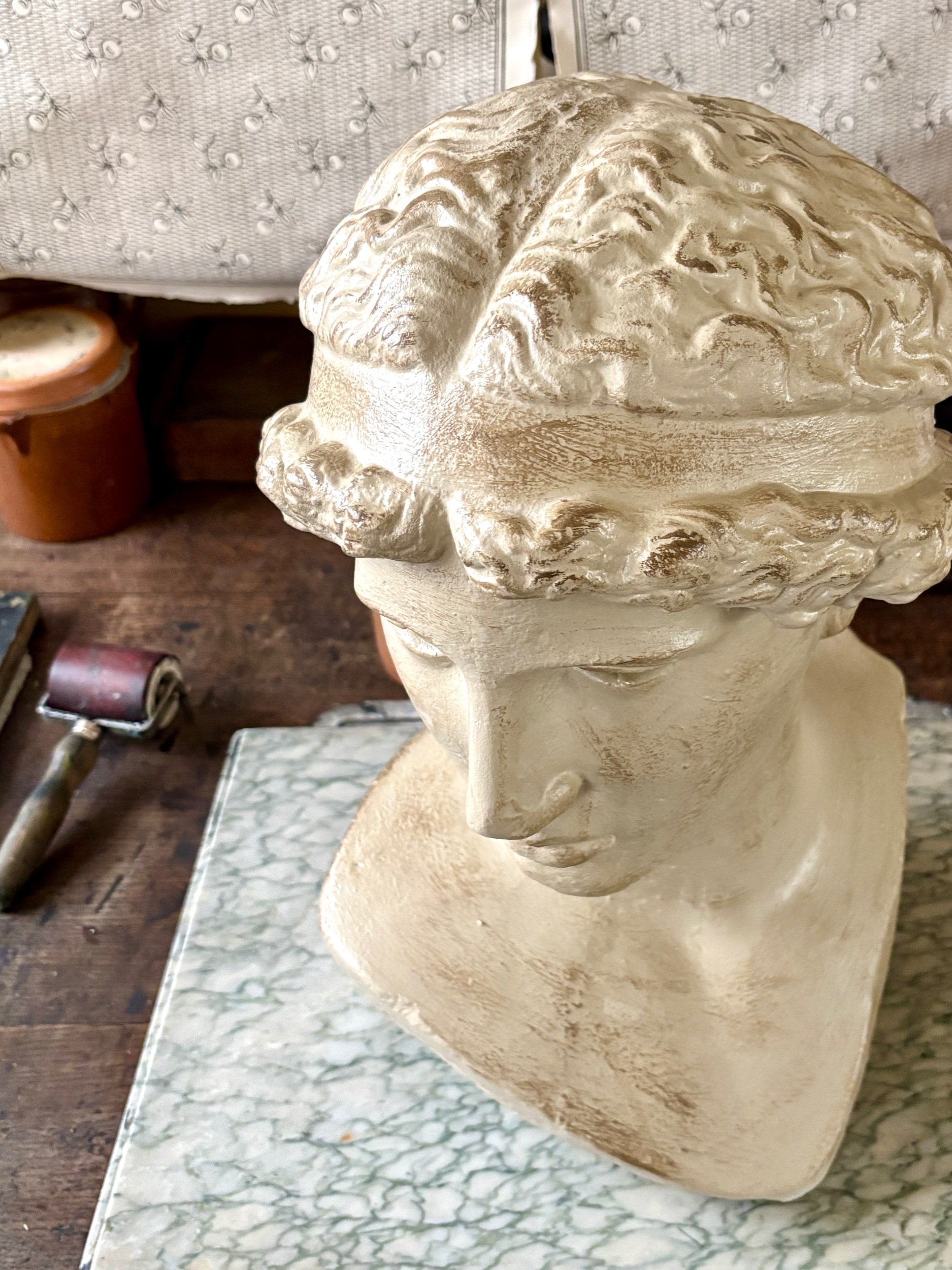 buste-beton-peinture-beige-pierre-esclave-mourant-michel-ange-sculpture-art-decoration-axs-design-paris-france