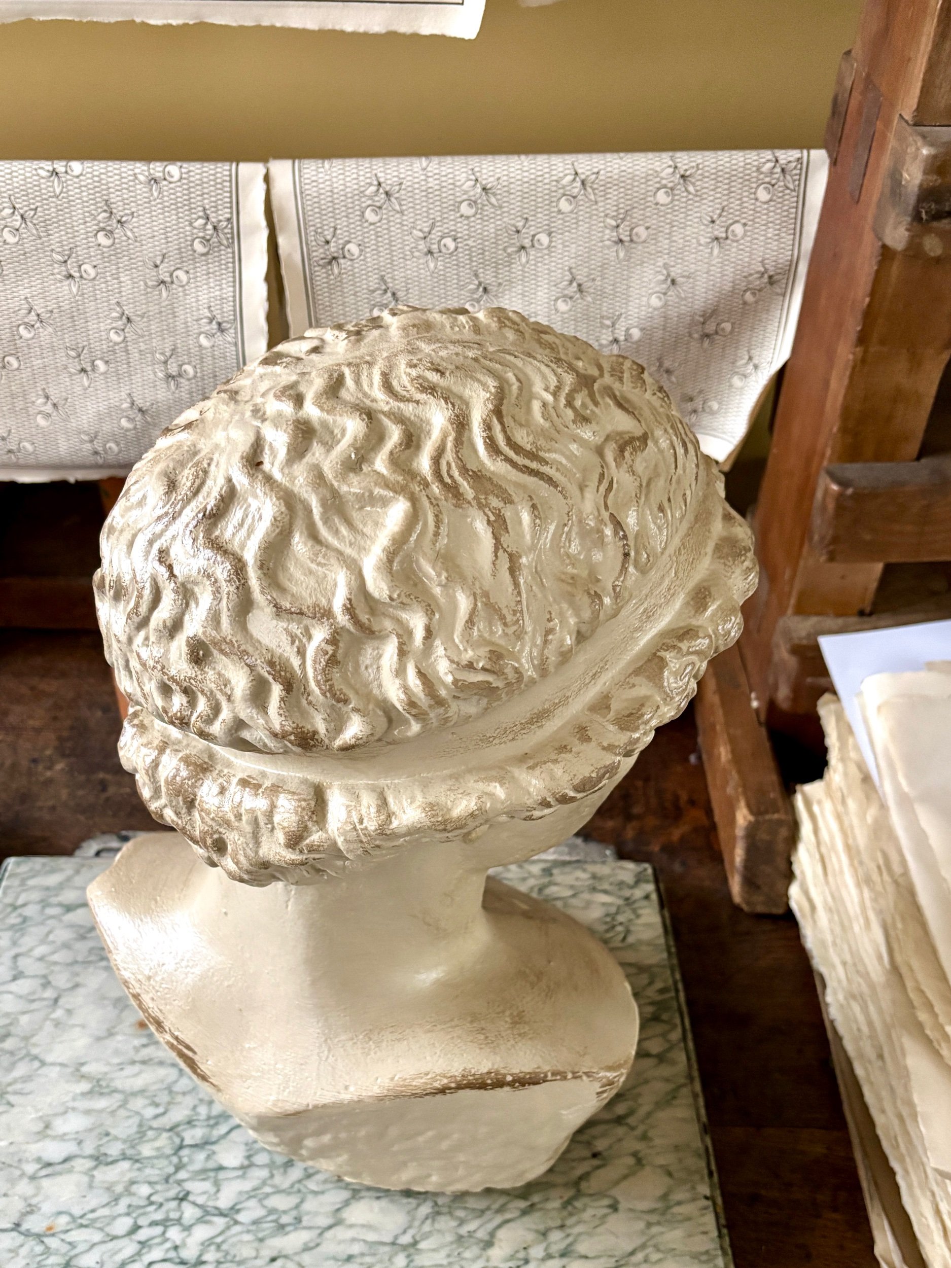 buste-beton-peinture-beige-pierre-esclave-mourant-michel-ange-sculpture-art-decoration-axs-design-paris-france