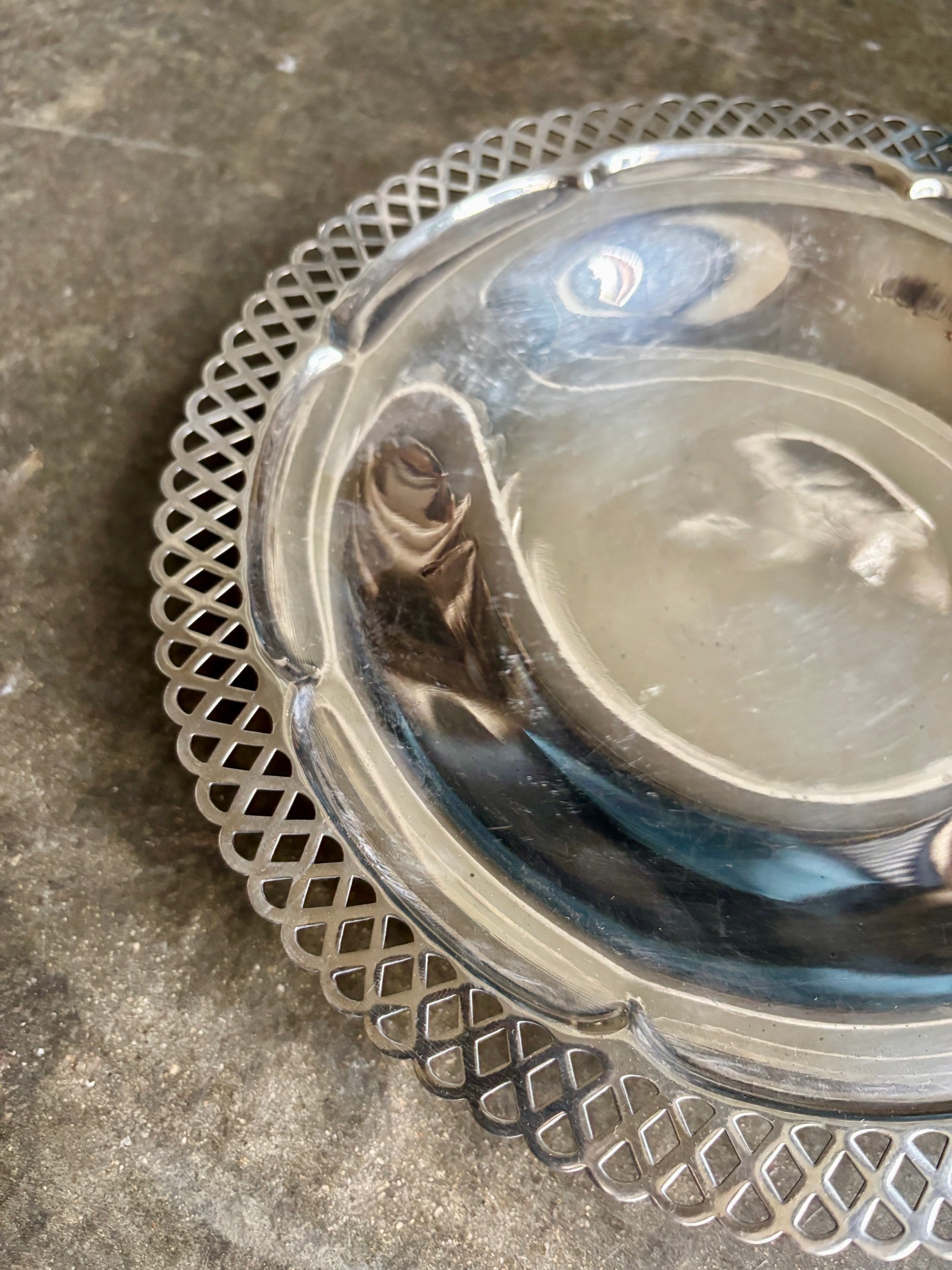 assiette-ajouree-piedouche-metal-argente-vintage-axs-design-paris-france