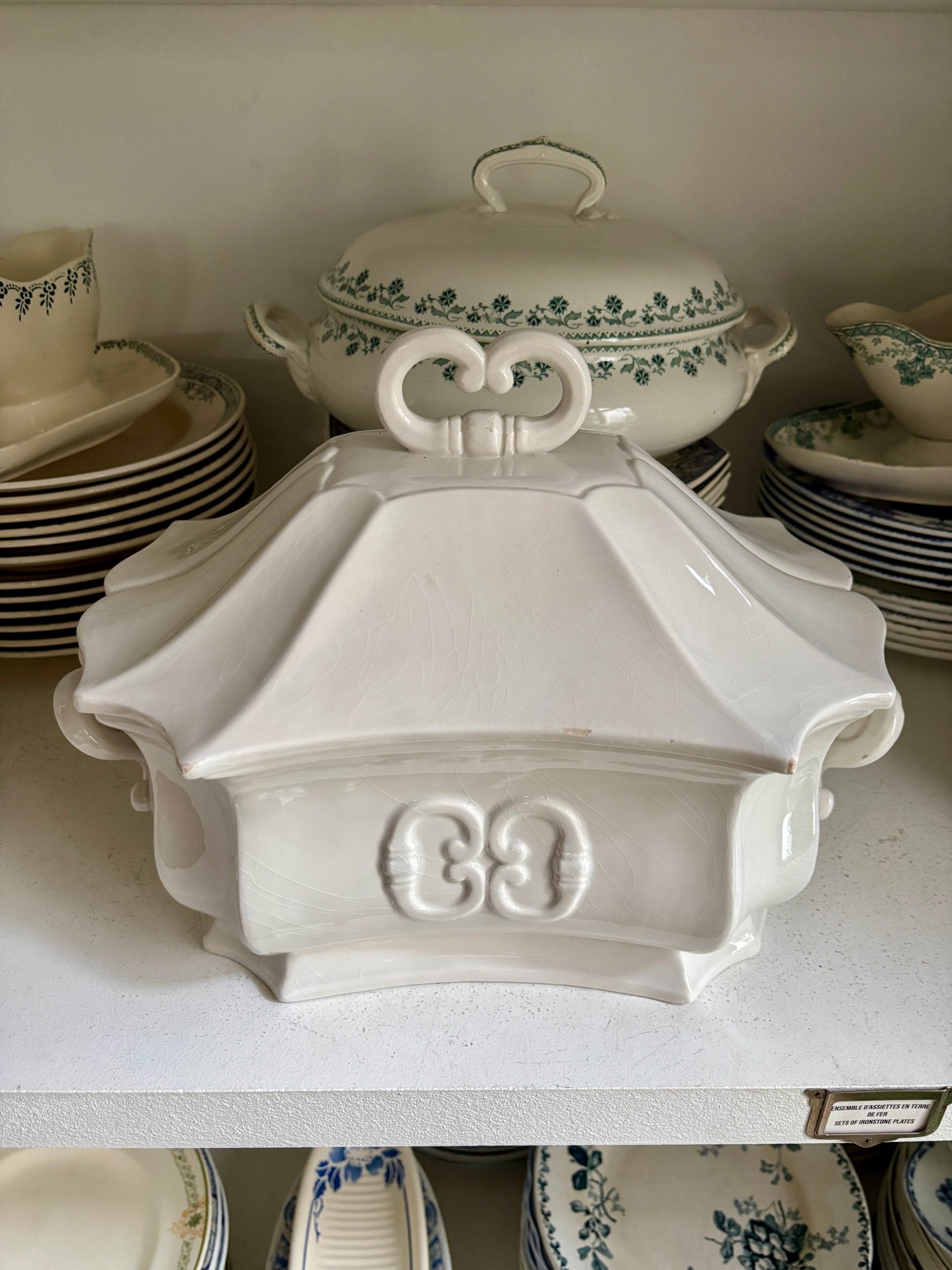 centre-table-soupiere-faience-blanche-italie-vaisselle-vintage-axs-design-paris-france