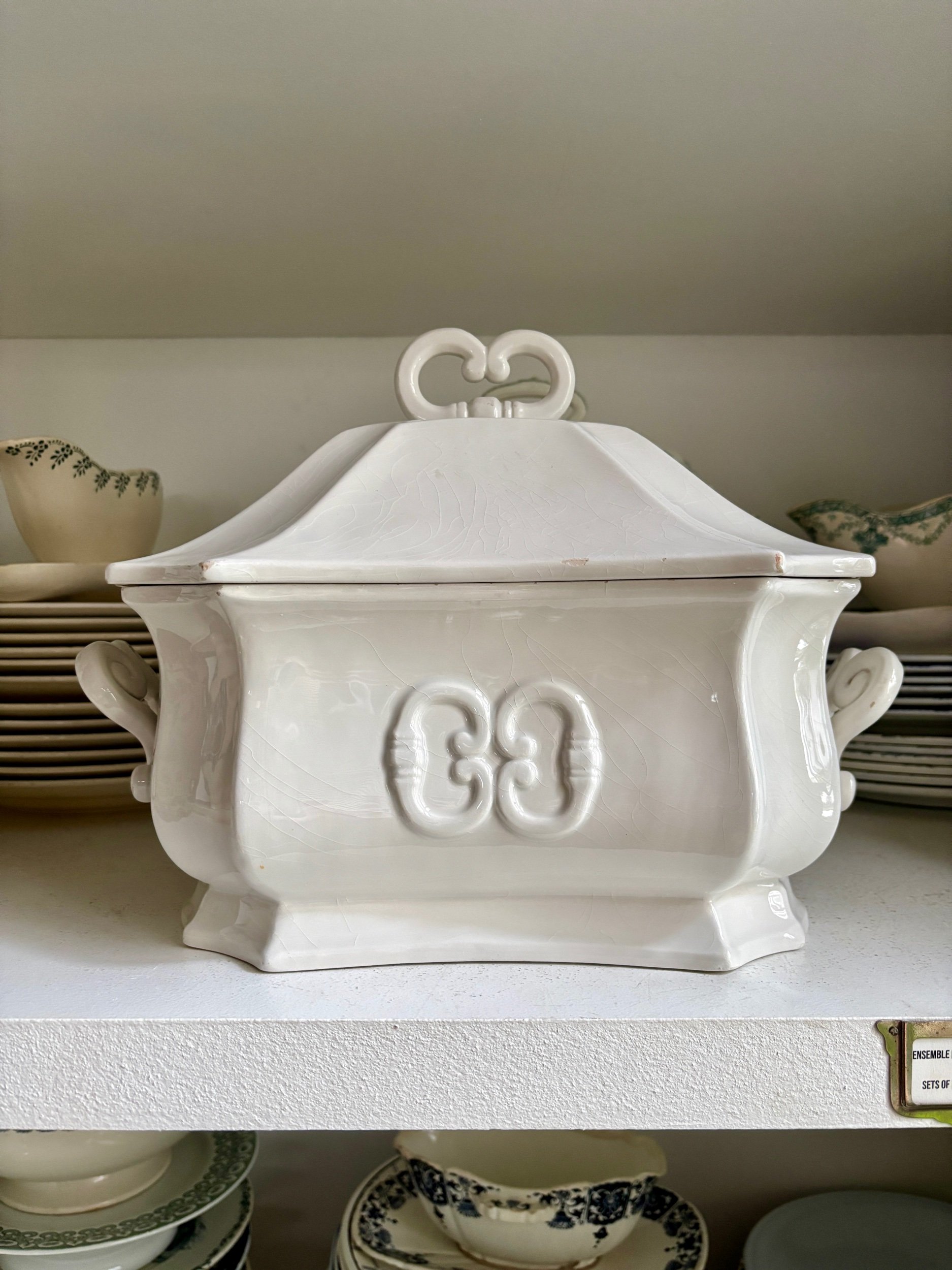 centre-table-soupiere-faience-blanche-italie-vaisselle-vintage-axs-design-paris-france