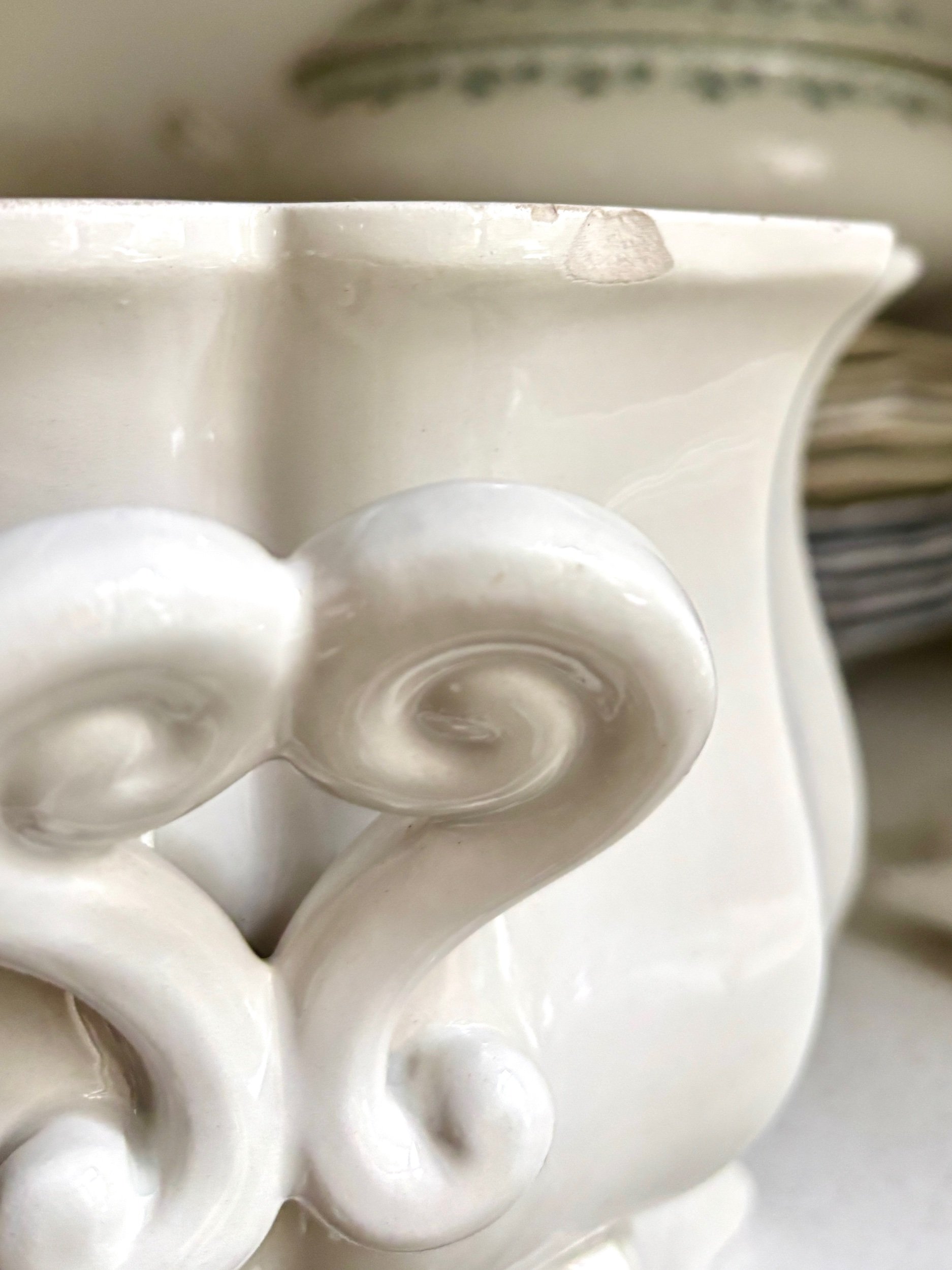 centre-table-soupiere-faience-blanche-italie-vaisselle-vintage-axs-design-paris-france