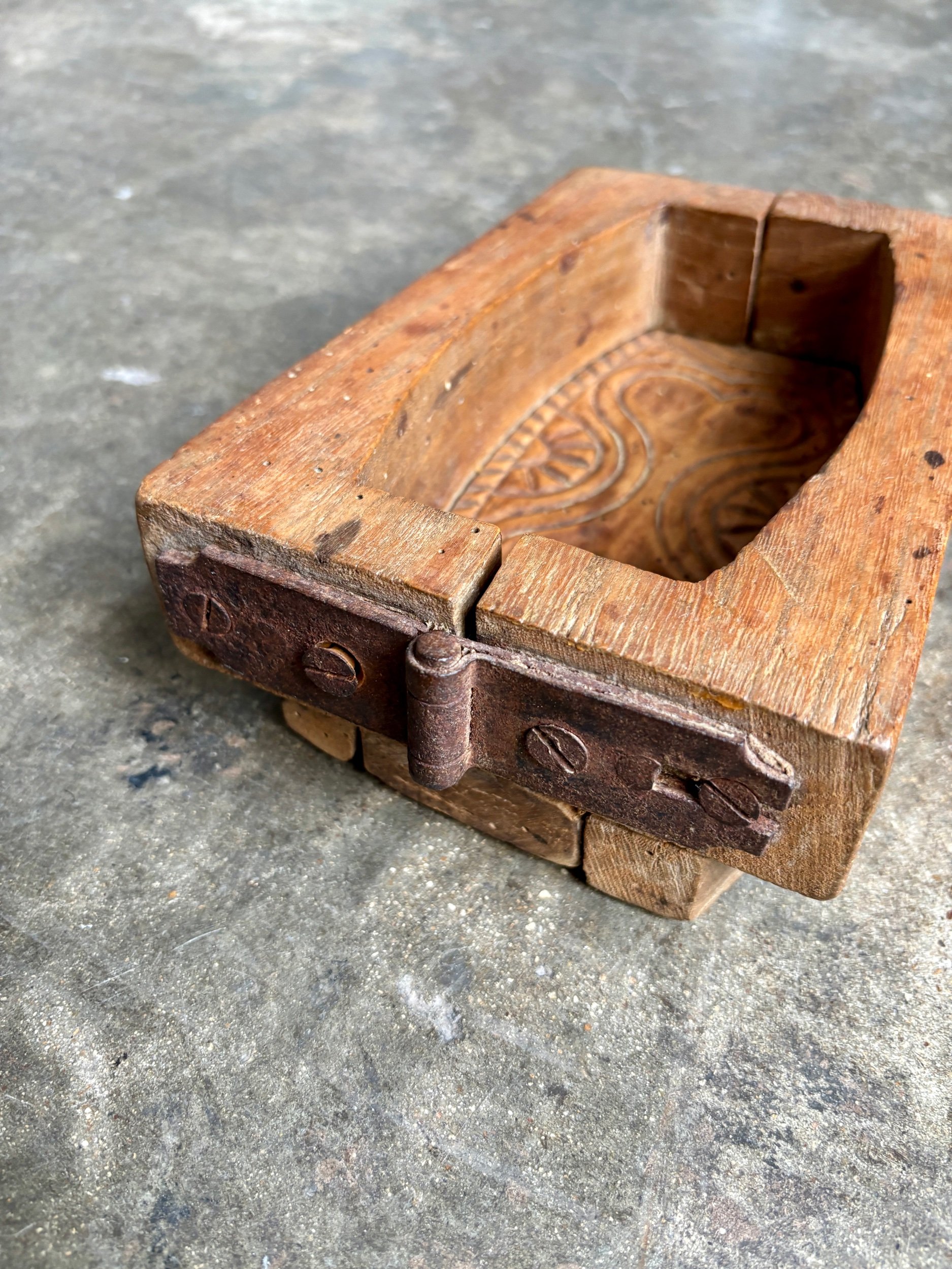 moule-beurre-bois-cuisine-vintage-axs-design-paris-france