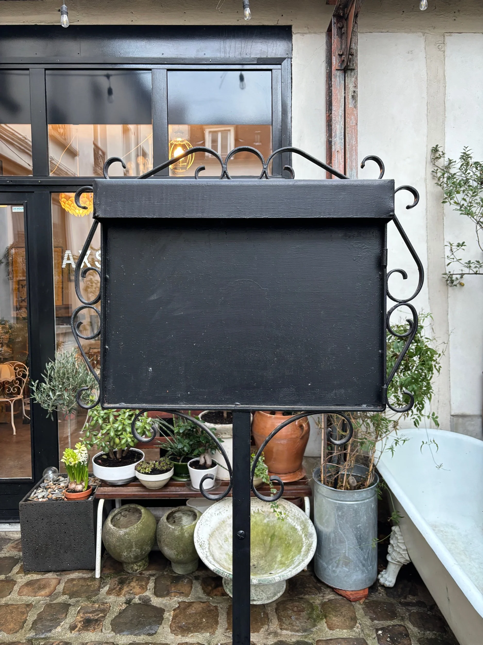 menu-parisien-fer-forge-noir-meuble-vintage-axs-design-paris-france