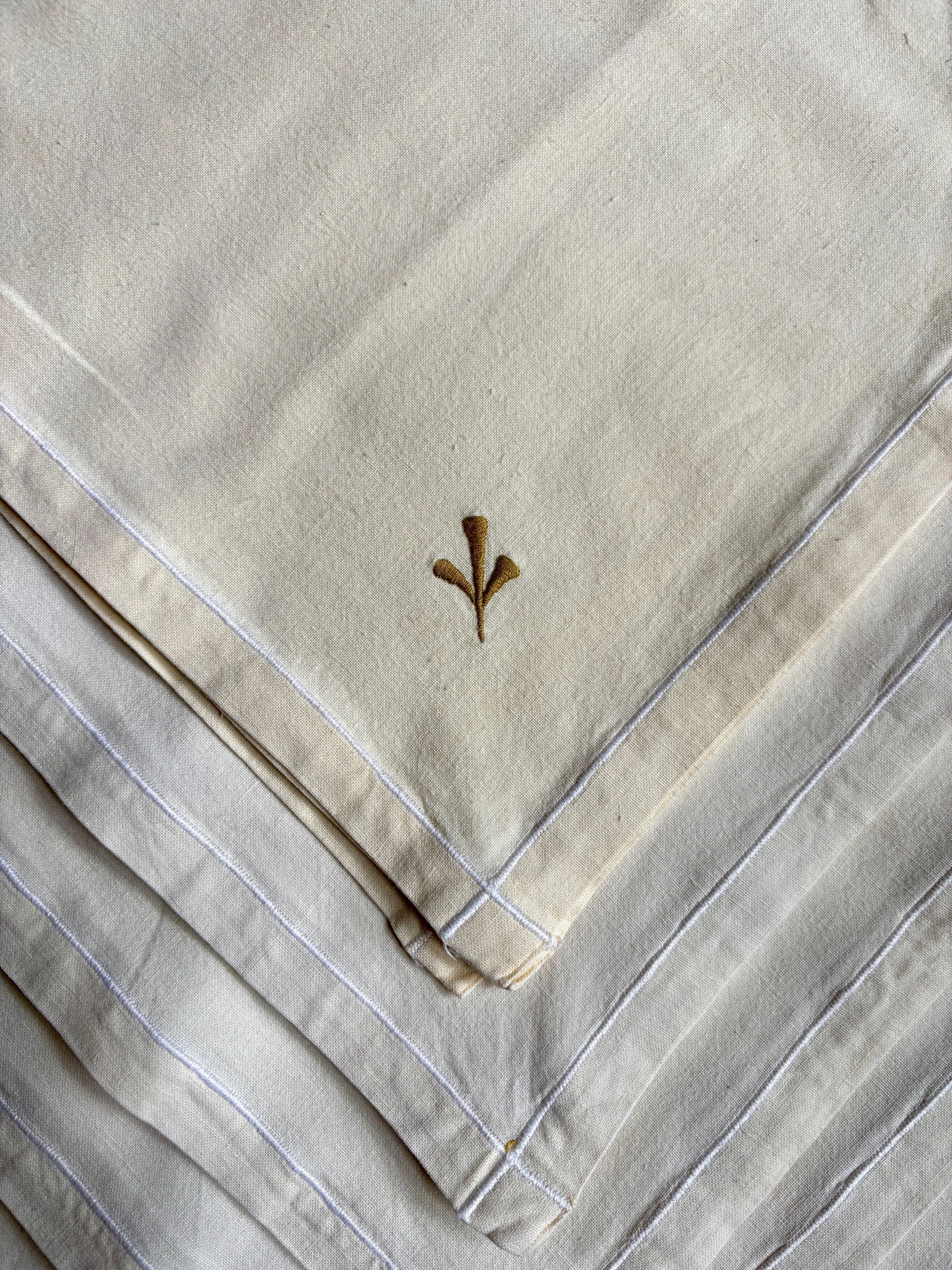 6-serviettes-table-brodees-coton-beige-linge-maison-decoration-vintage-axs-design-paris-france