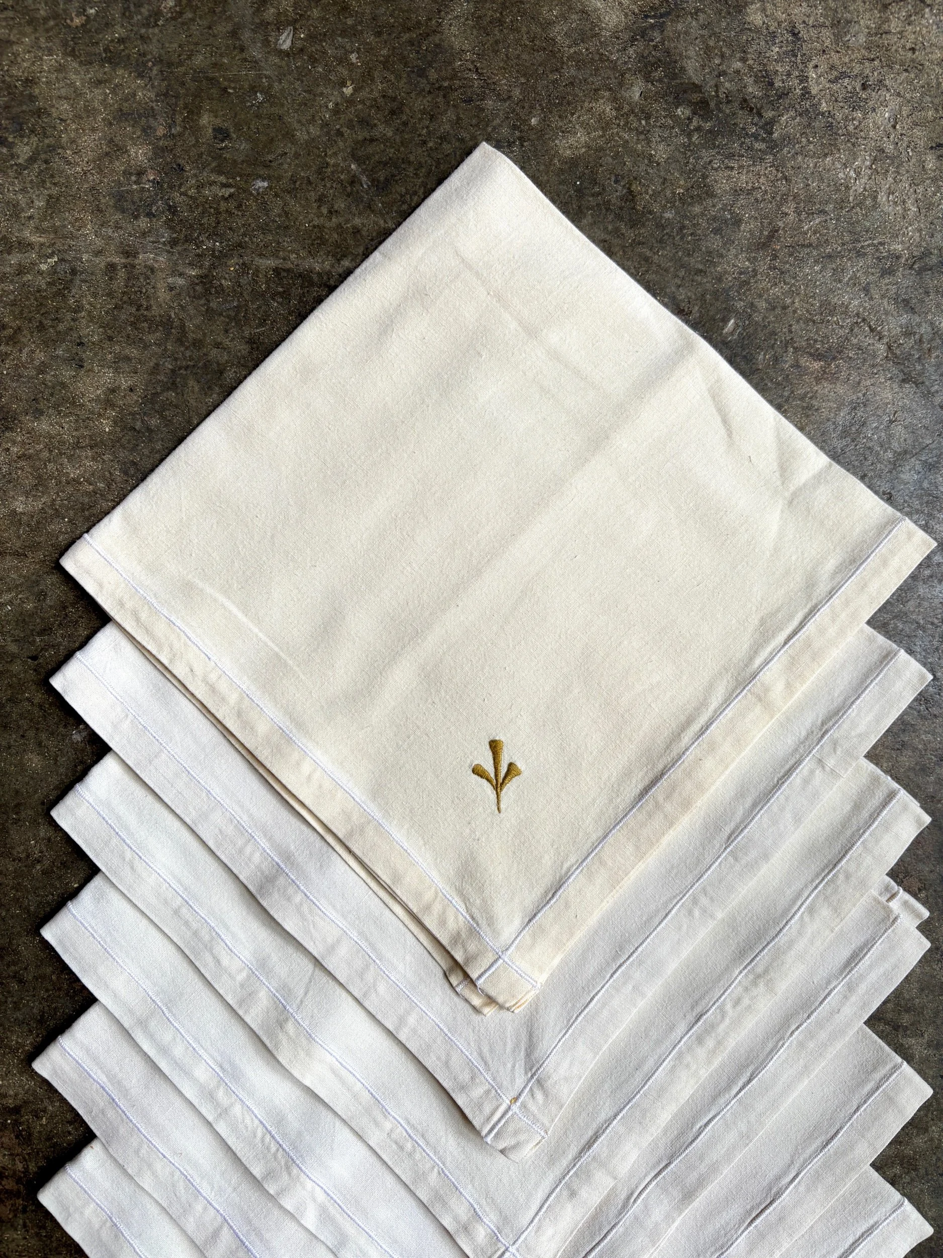 6-serviettes-table-brodees-coton-beige-linge-maison-decoration-vintage-axs-design-paris-france
