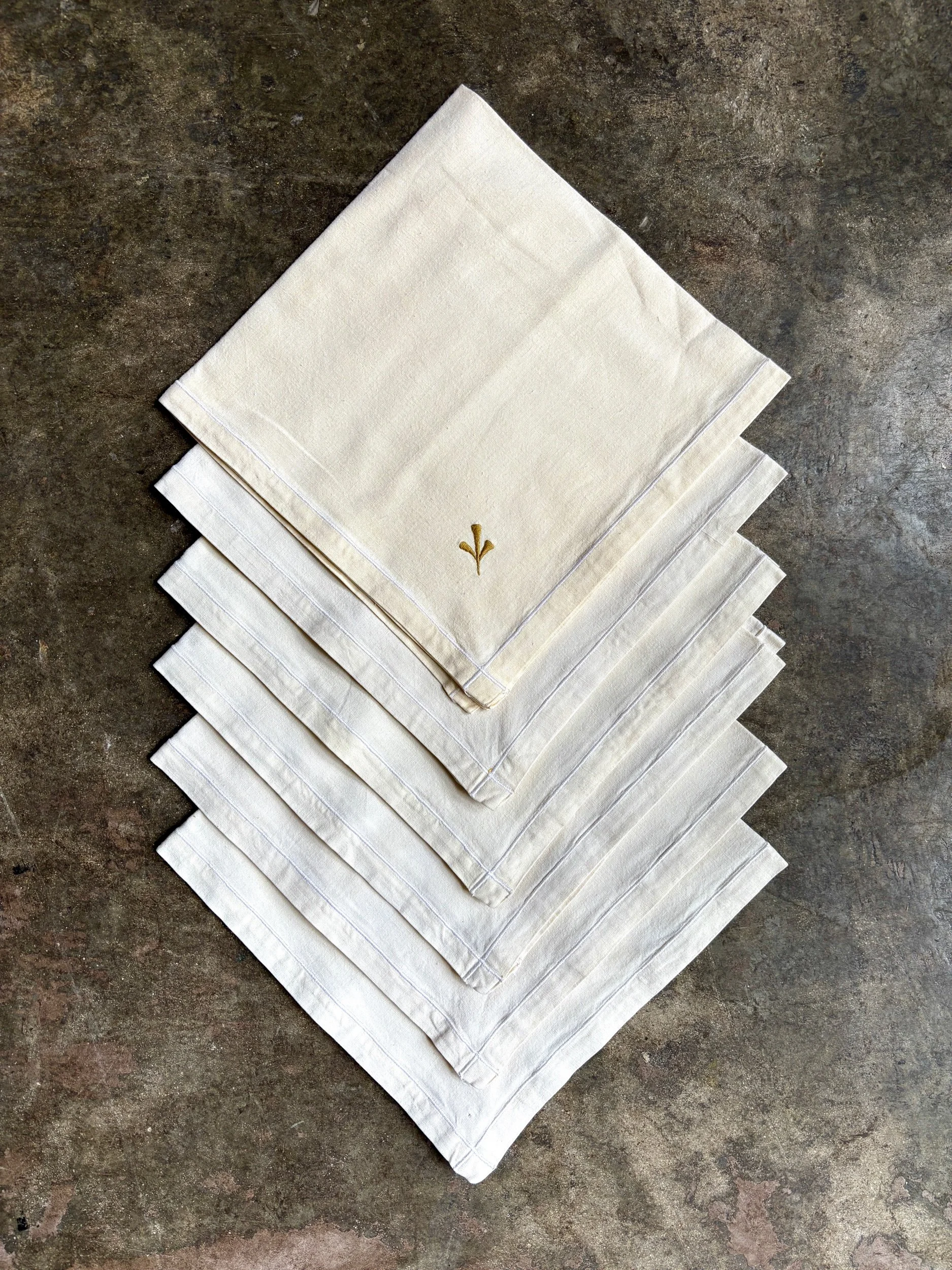 6-serviettes-table-brodees-coton-beige-linge-maison-decoration-vintage-axs-design-paris-france