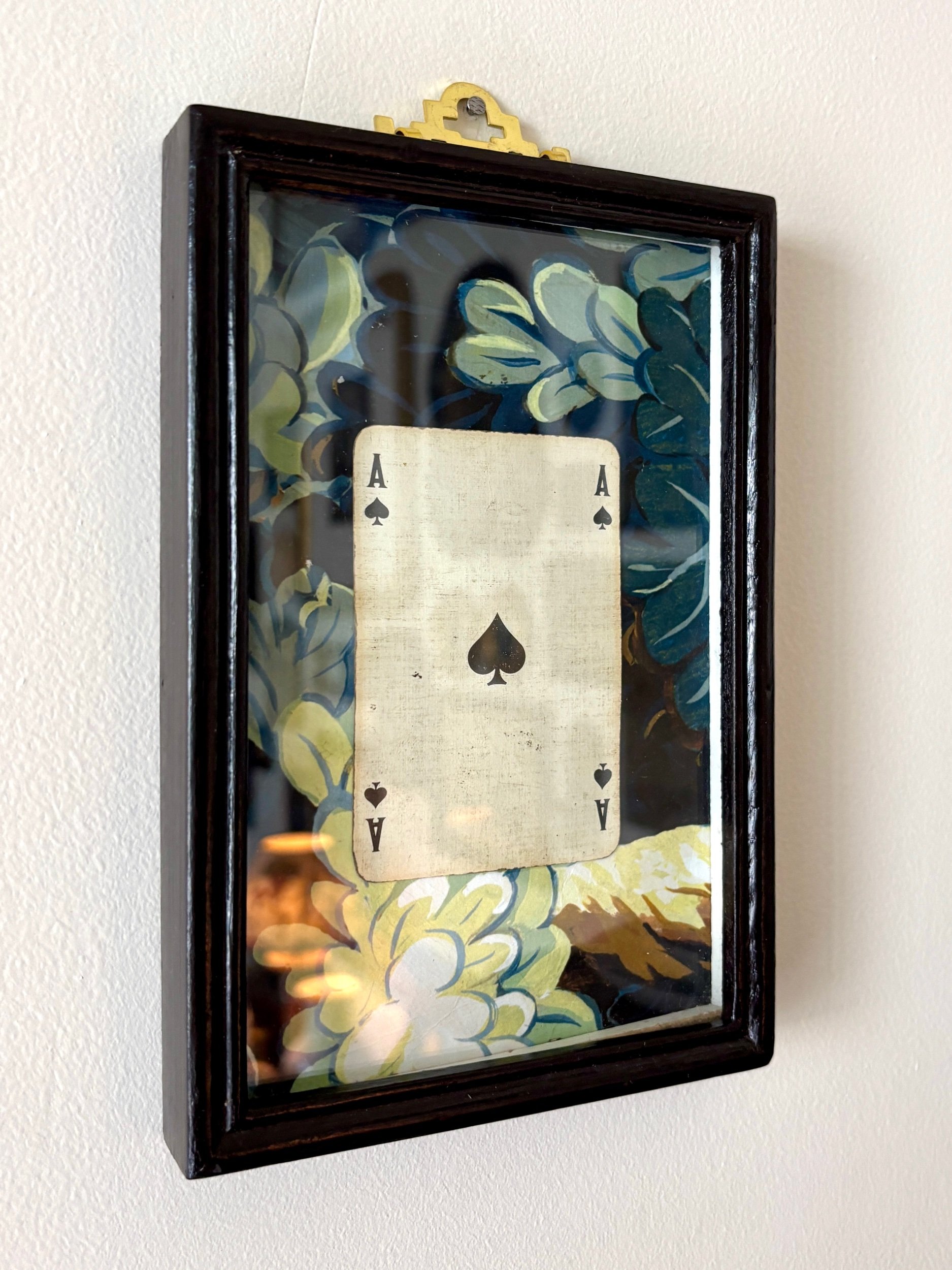 cadre-bois-noir-papier-peint-joli-bois-antoinette-poisson-carte-a-jouer-art-decoration-vintage-axs-design-paris-france