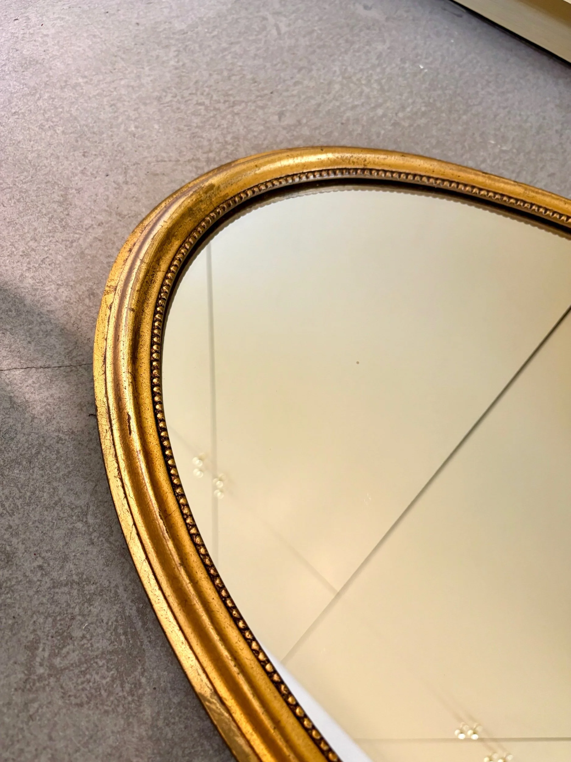 miroir-ovale-bois-perle-dore-decoration-vintage-axs-design-paris-france