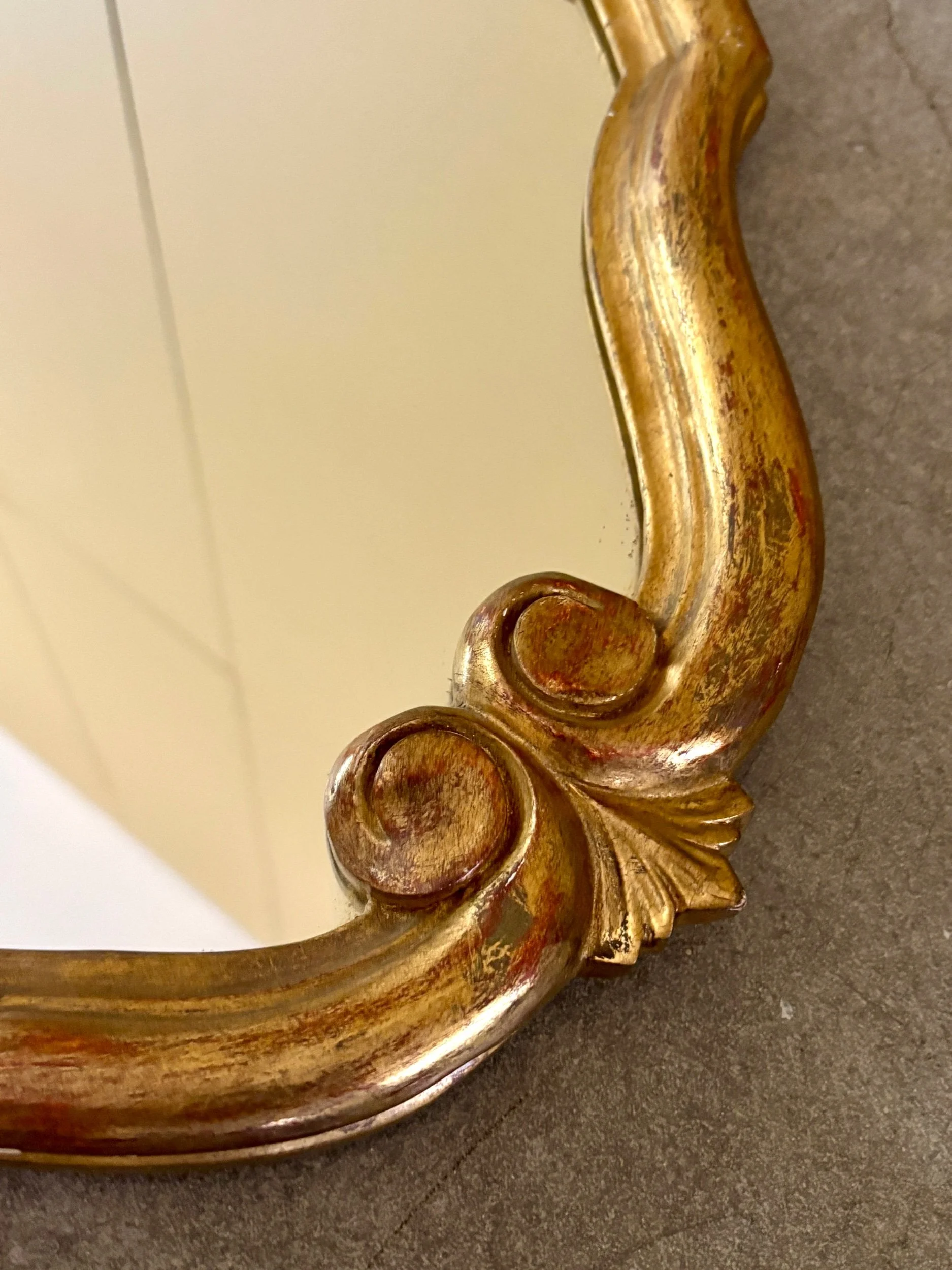 miroir-classique-bois-dore-sculpte-decoration-vintage-axs-design-paris-france