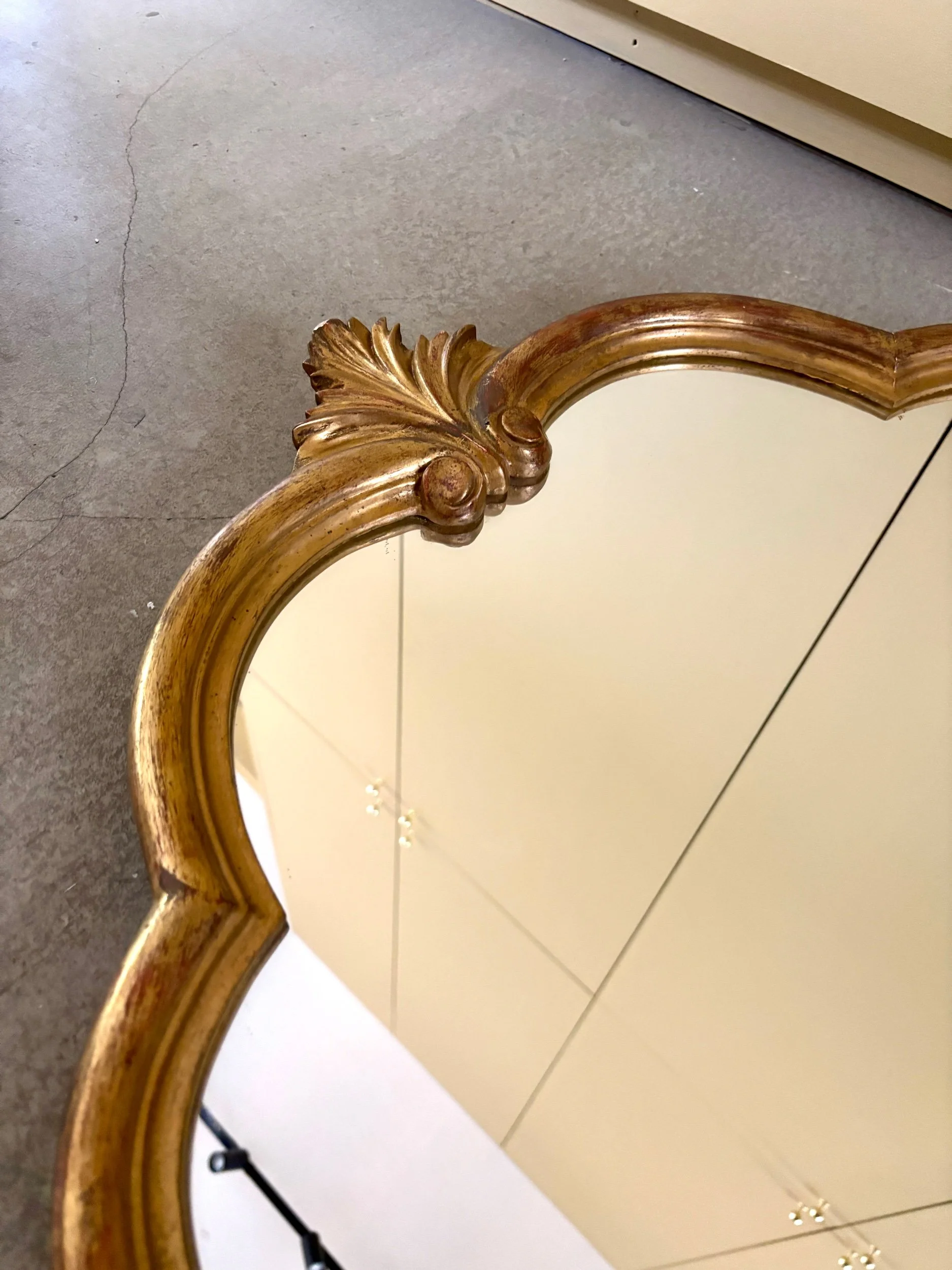 miroir-classique-bois-dore-sculpte-decoration-vintage-axs-design-paris-france