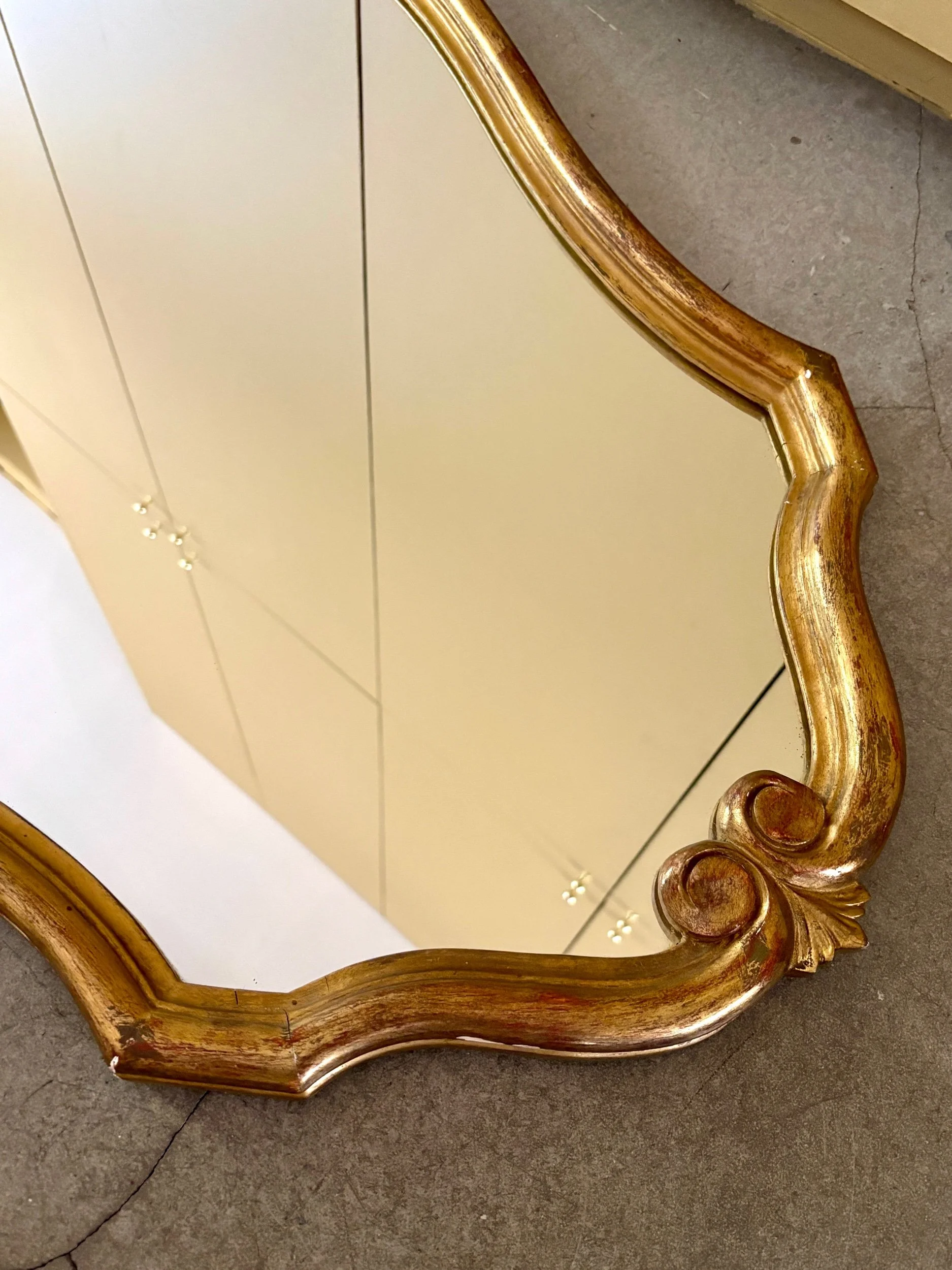 miroir-classique-bois-dore-sculpte-decoration-vintage-axs-design-paris-france