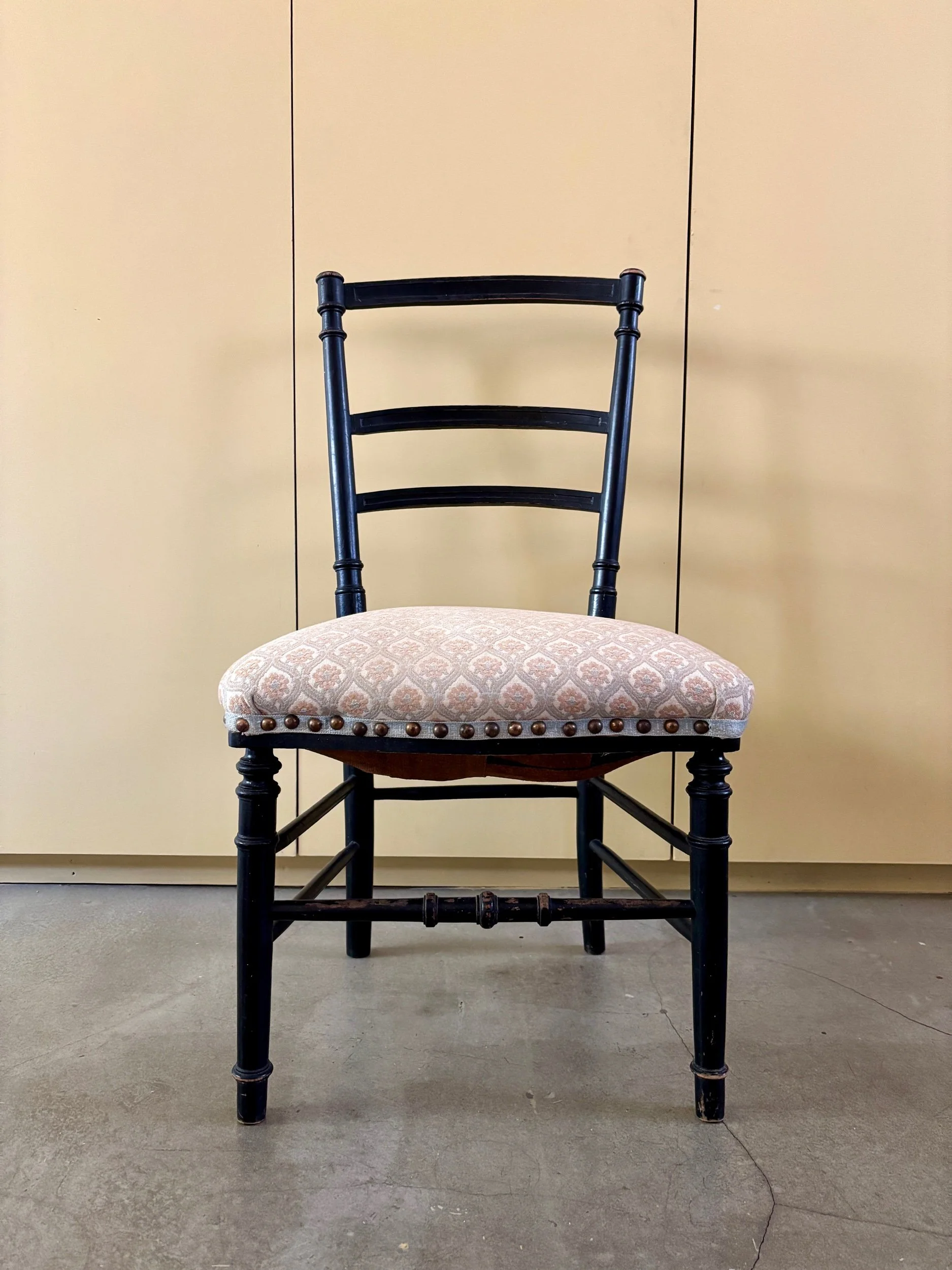 chaise-napoleon-iii-bois-noir-coton-gris-beige-rose-assise-vintage-classique-axs-design-paris-france