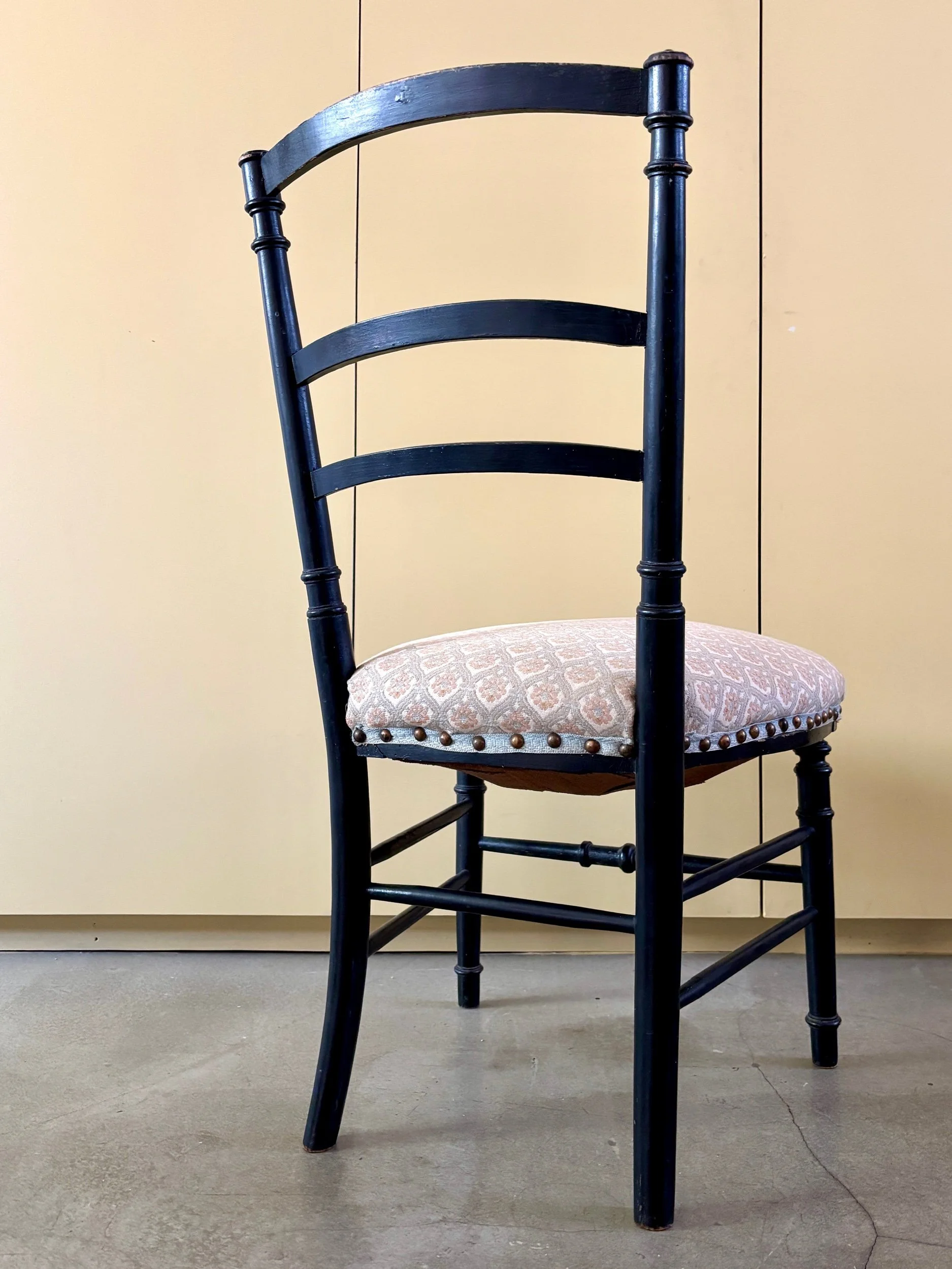 chaise-napoleon-iii-bois-noir-coton-gris-beige-rose-assise-vintage-classique-axs-design-paris-france