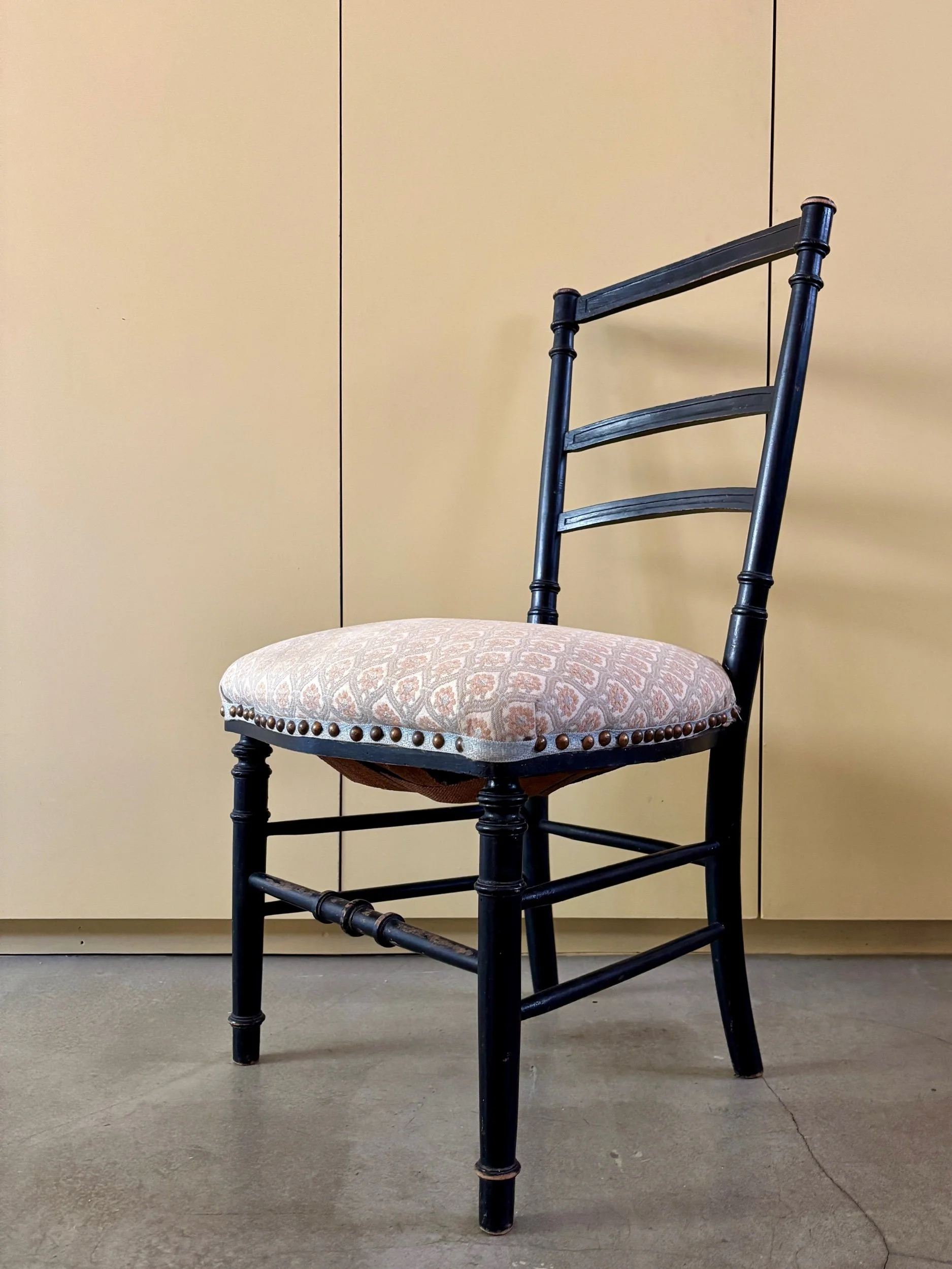 chaise-napoleon-iii-bois-noir-coton-gris-beige-rose-assise-vintage-classique-axs-design-paris-france