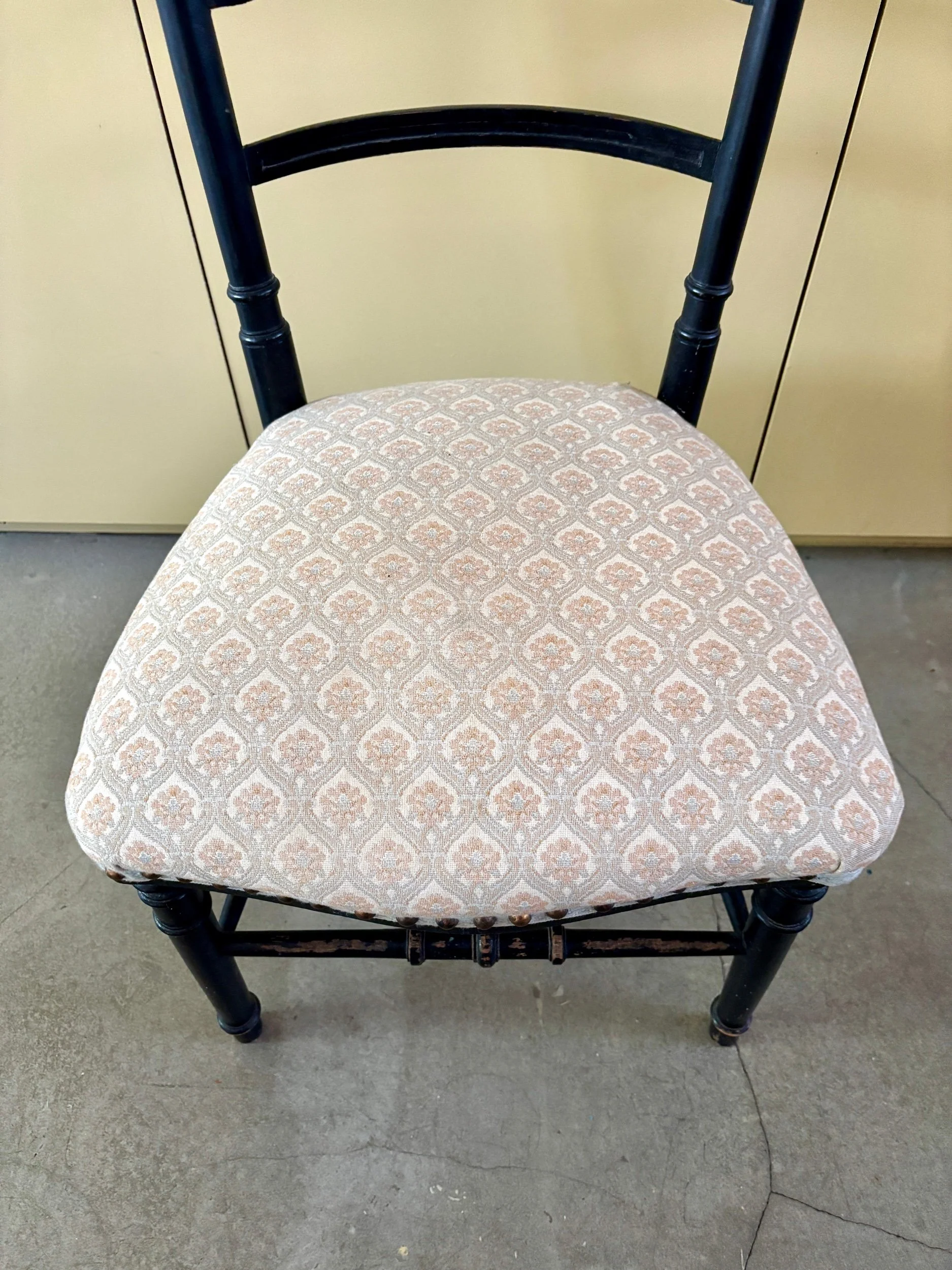 chaise-napoleon-iii-bois-noir-coton-gris-beige-rose-assise-vintage-classique-axs-design-paris-france