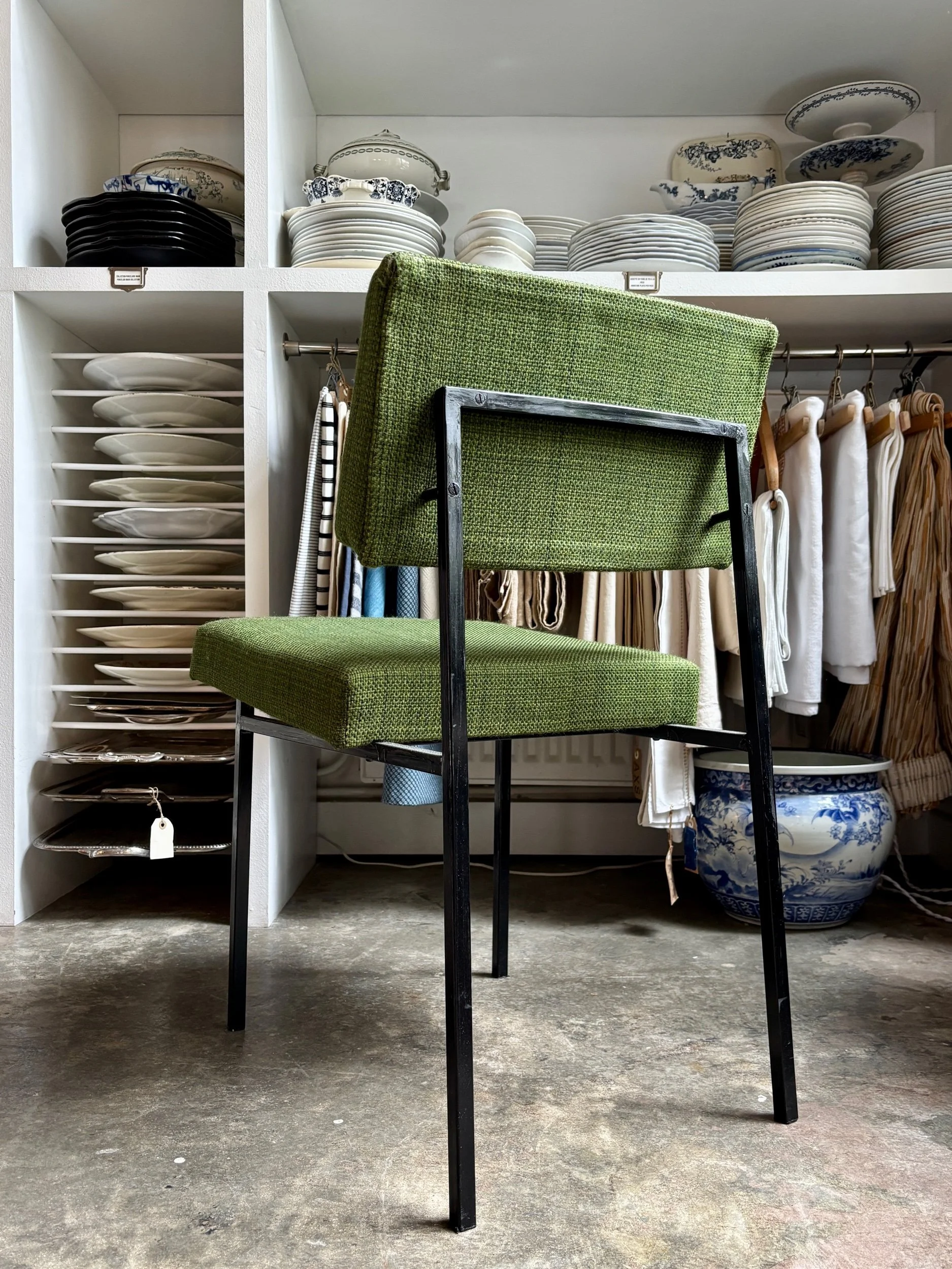 chauffeuse-fauteuil-metal-noir-coton-vert-assise-vintage-axs-design-paris-france