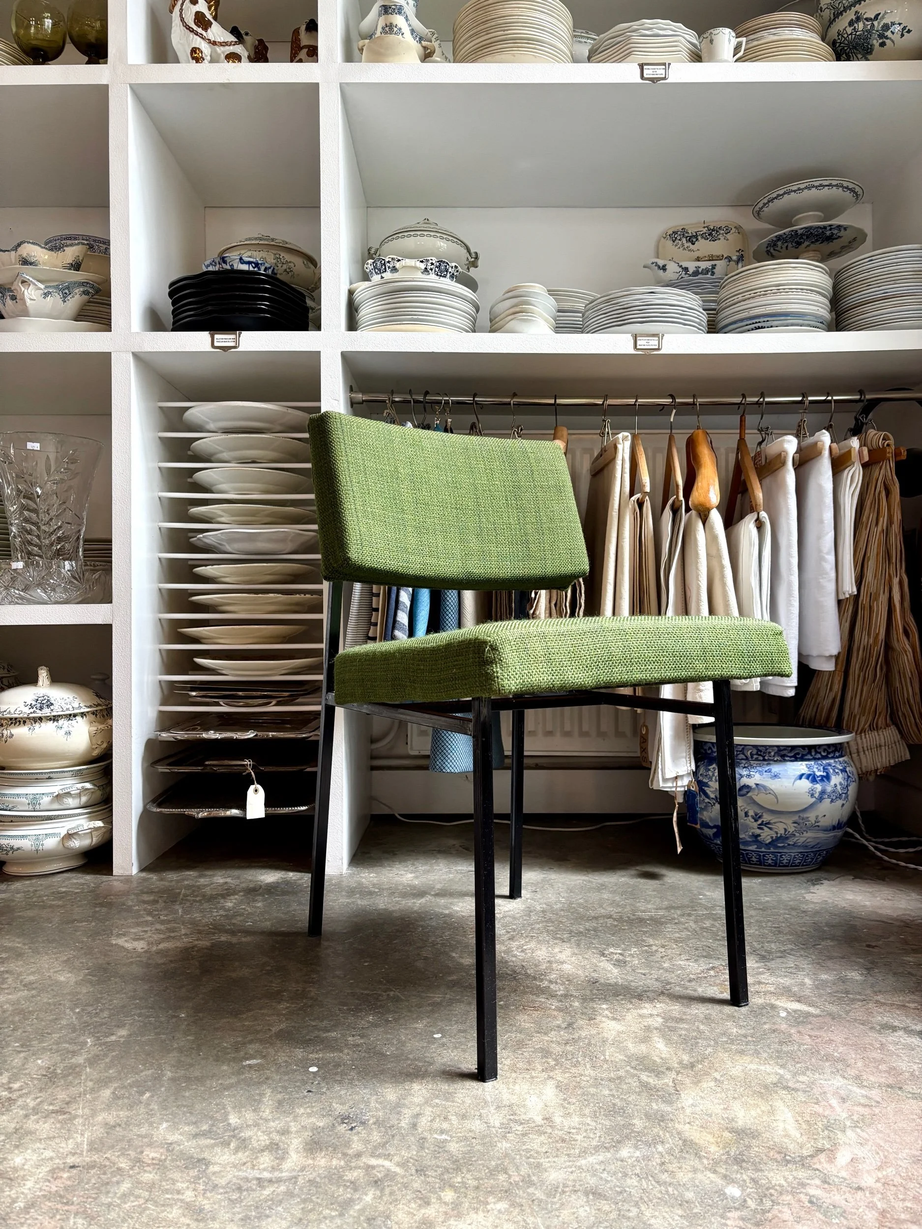 chauffeuse-fauteuil-metal-noir-coton-vert-assise-vintage-axs-design-paris-france