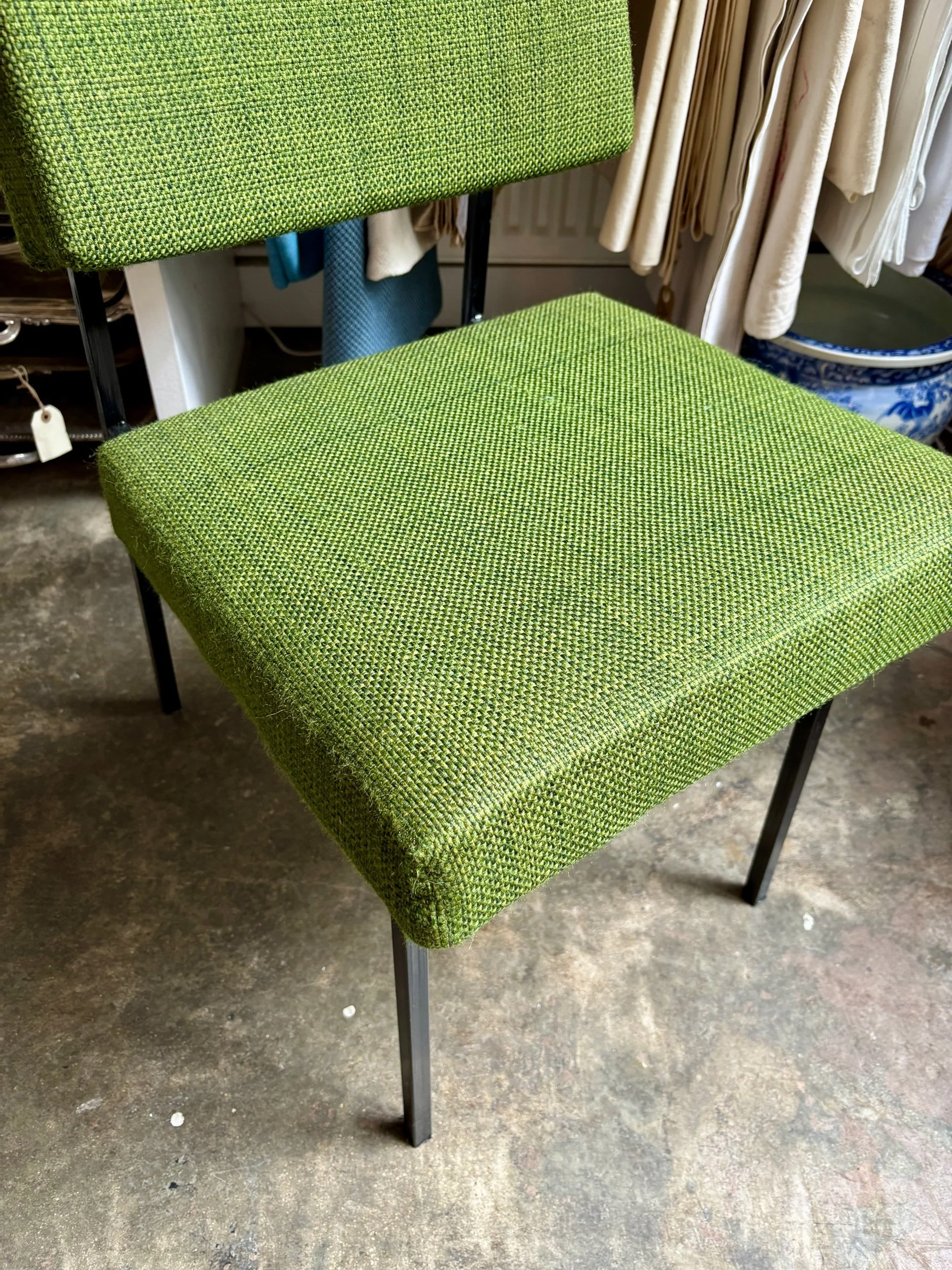 chauffeuse-fauteuil-metal-noir-coton-vert-assise-vintage-axs-design-paris-france