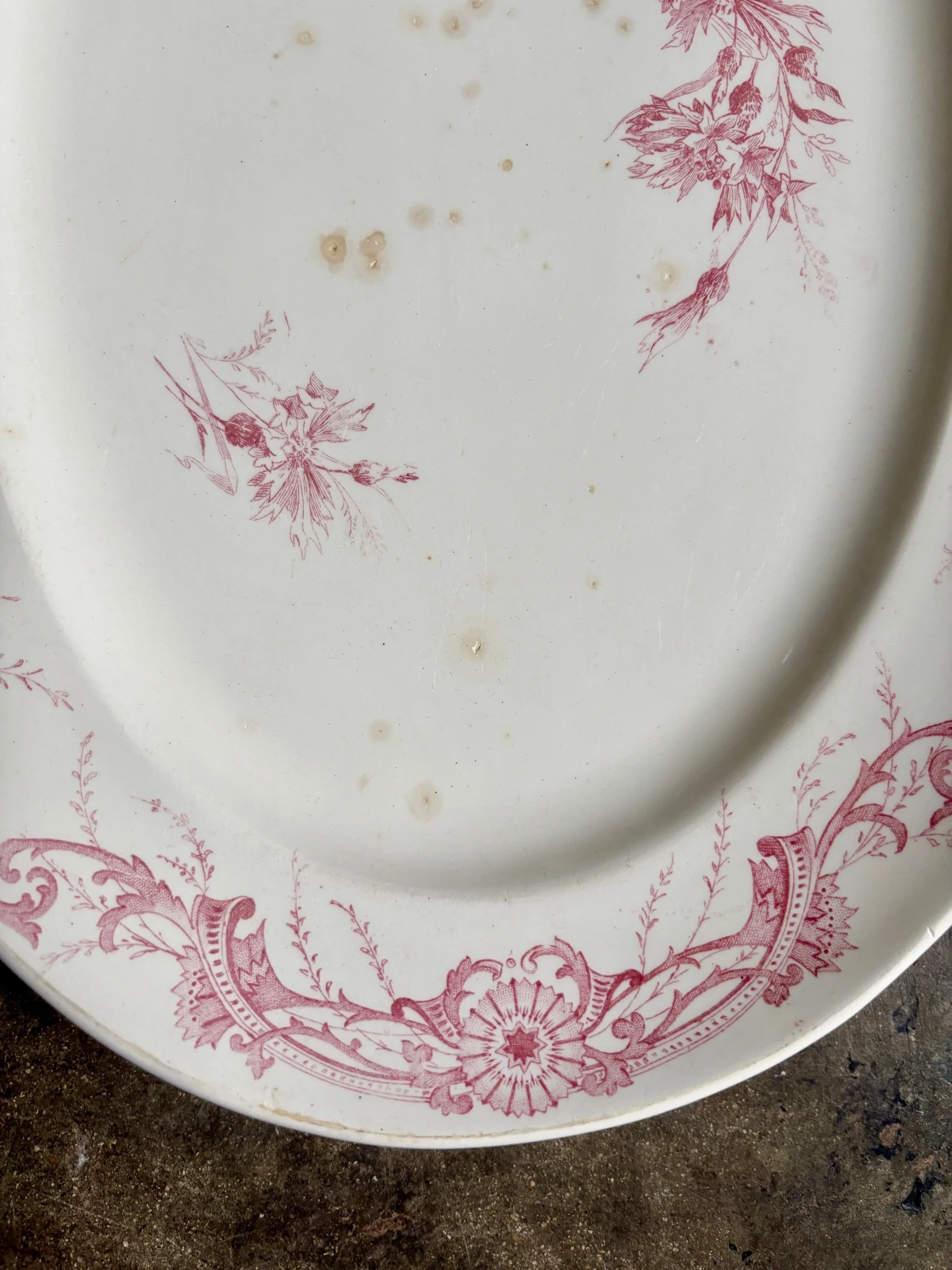 plat-ovale-creil-montereau-centauree-terre-de-fer-rose-vaisselle-vintage-axs-design-paris-france