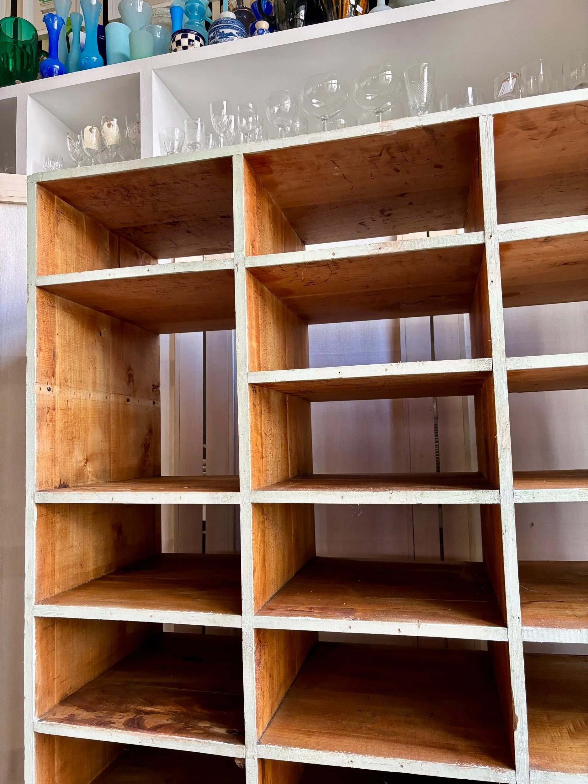 bibliotheque-meuble-rangement-bois-vintage-axs-design-paris-france