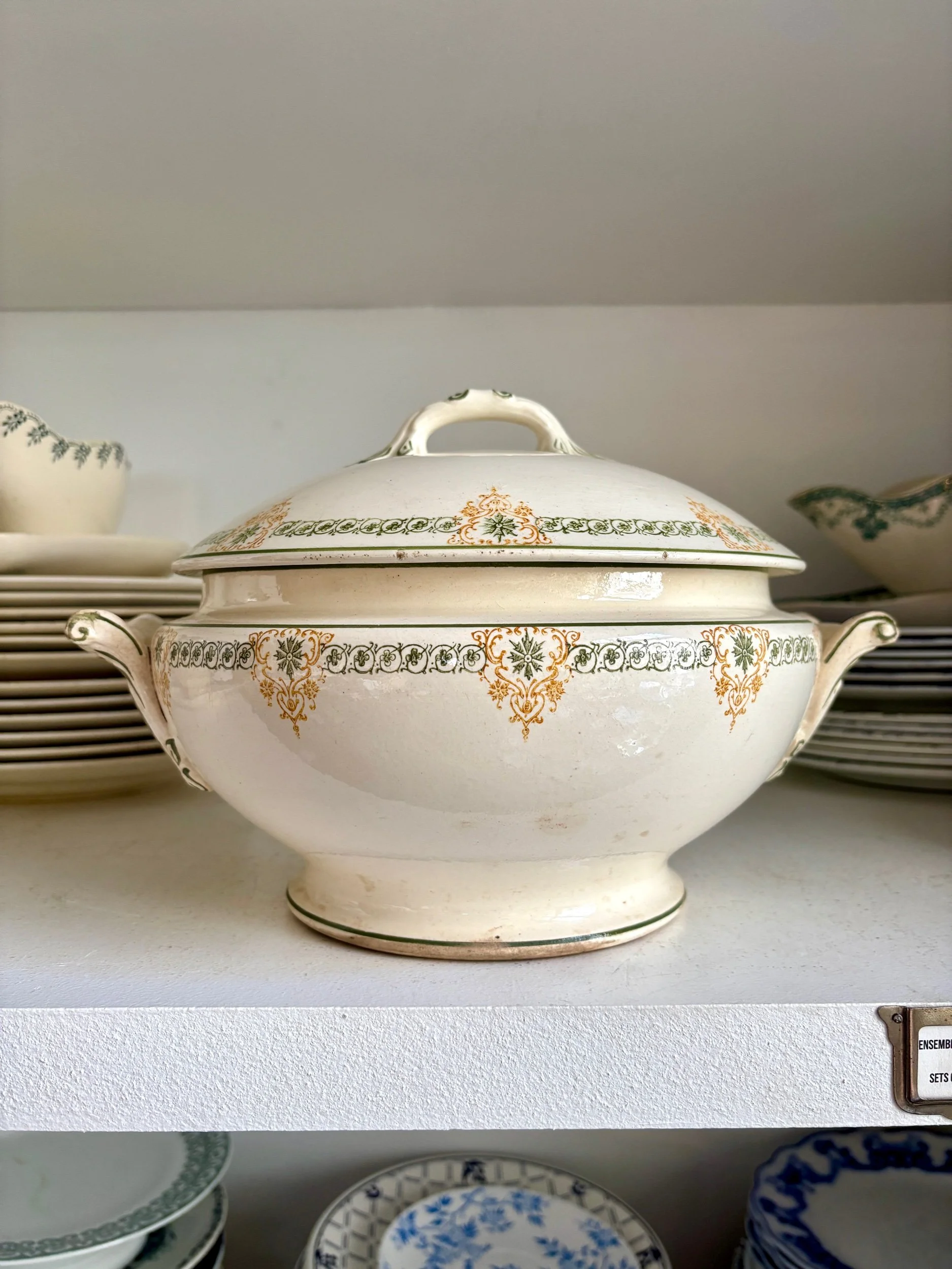 soupiere-longwy-terre-de-fer-beige-vert-ocre-vaisselle-vintage-axs-design-paris-france
