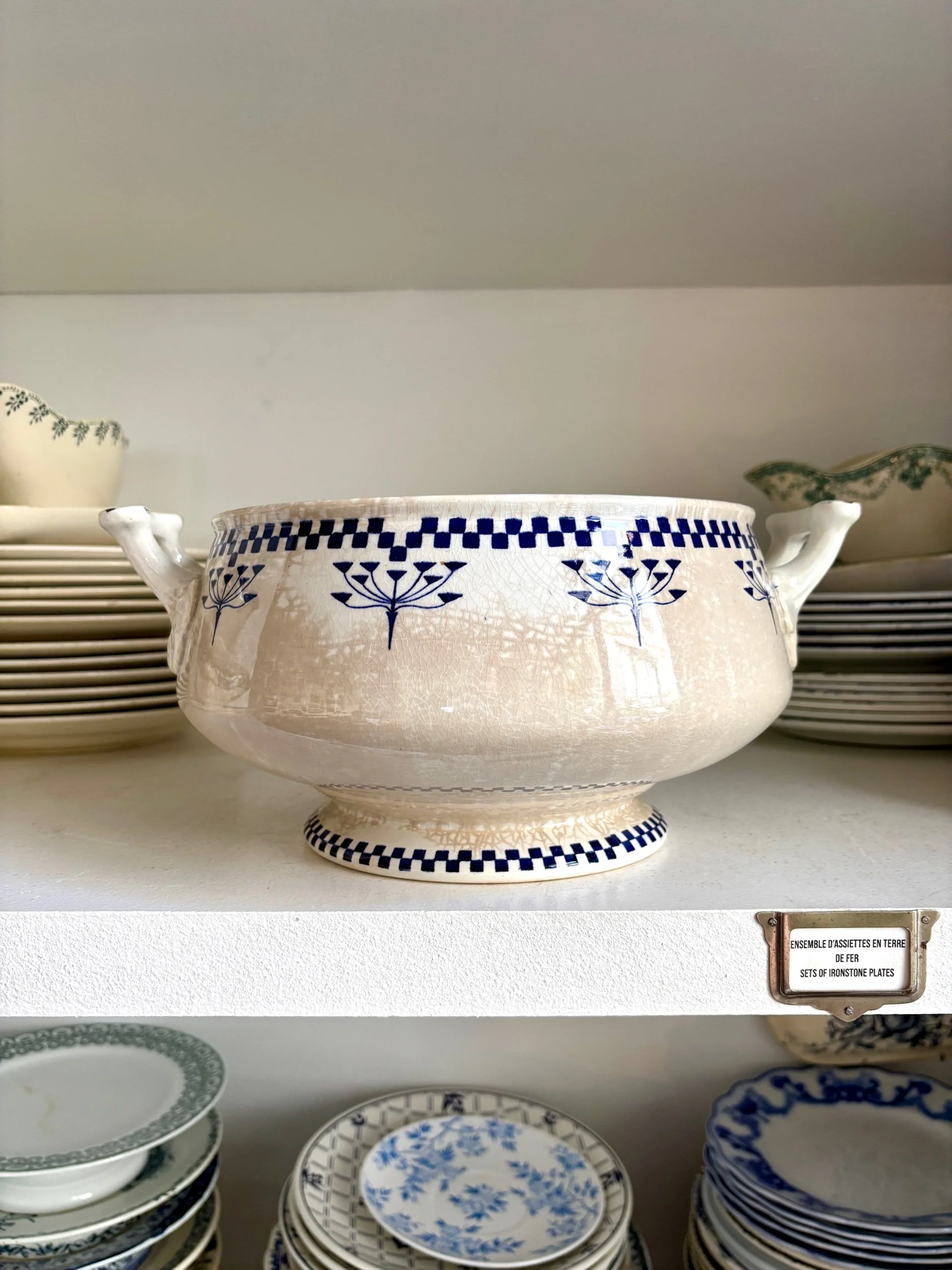 soupiere-saladier-terre-de-fer-bleu-creil-montereau-damier-vaisselle-vintage-axs-design-paris-france