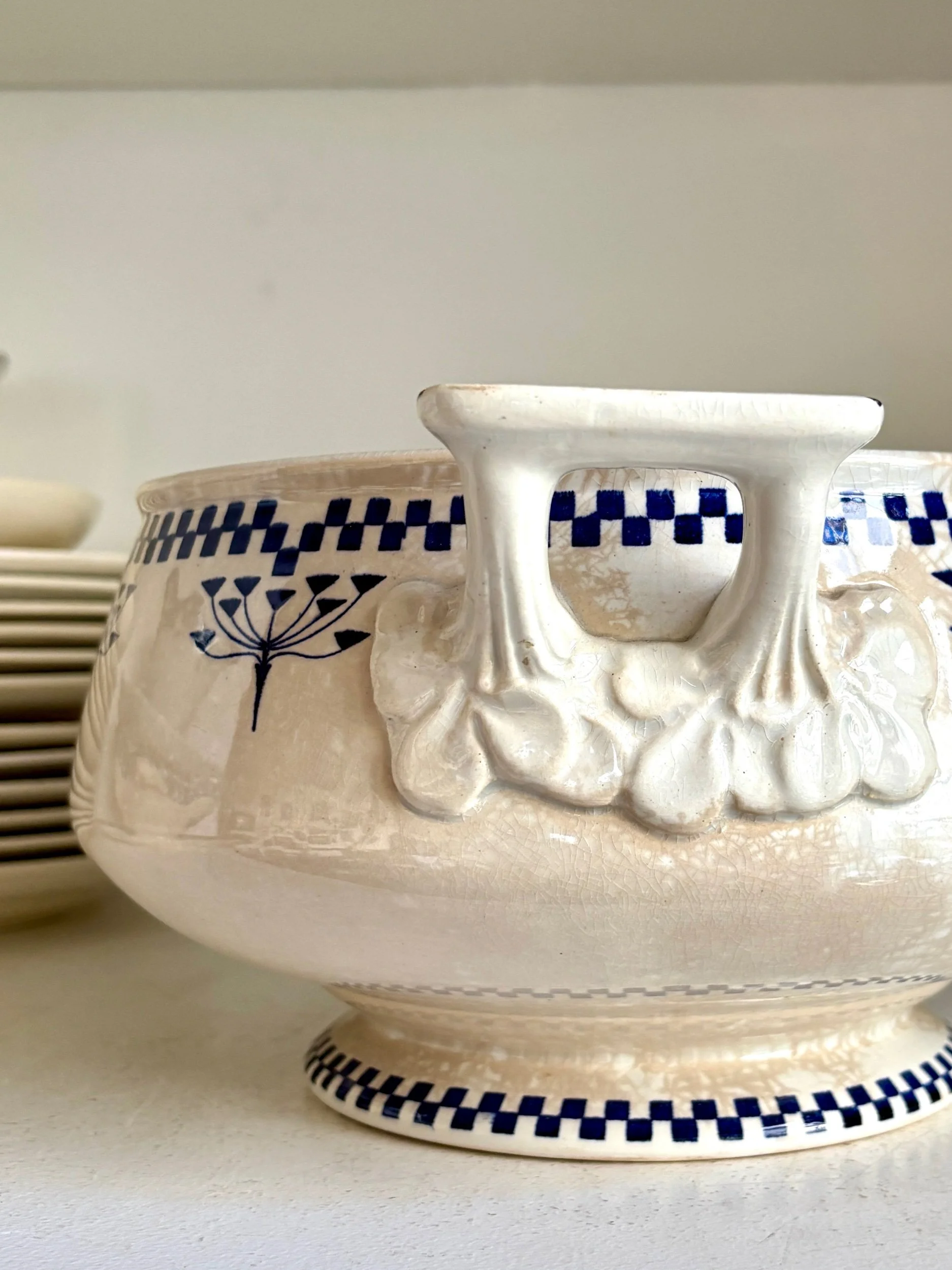 soupiere-saladier-terre-de-fer-bleu-creil-montereau-damier-vaisselle-vintage-axs-design-paris-france