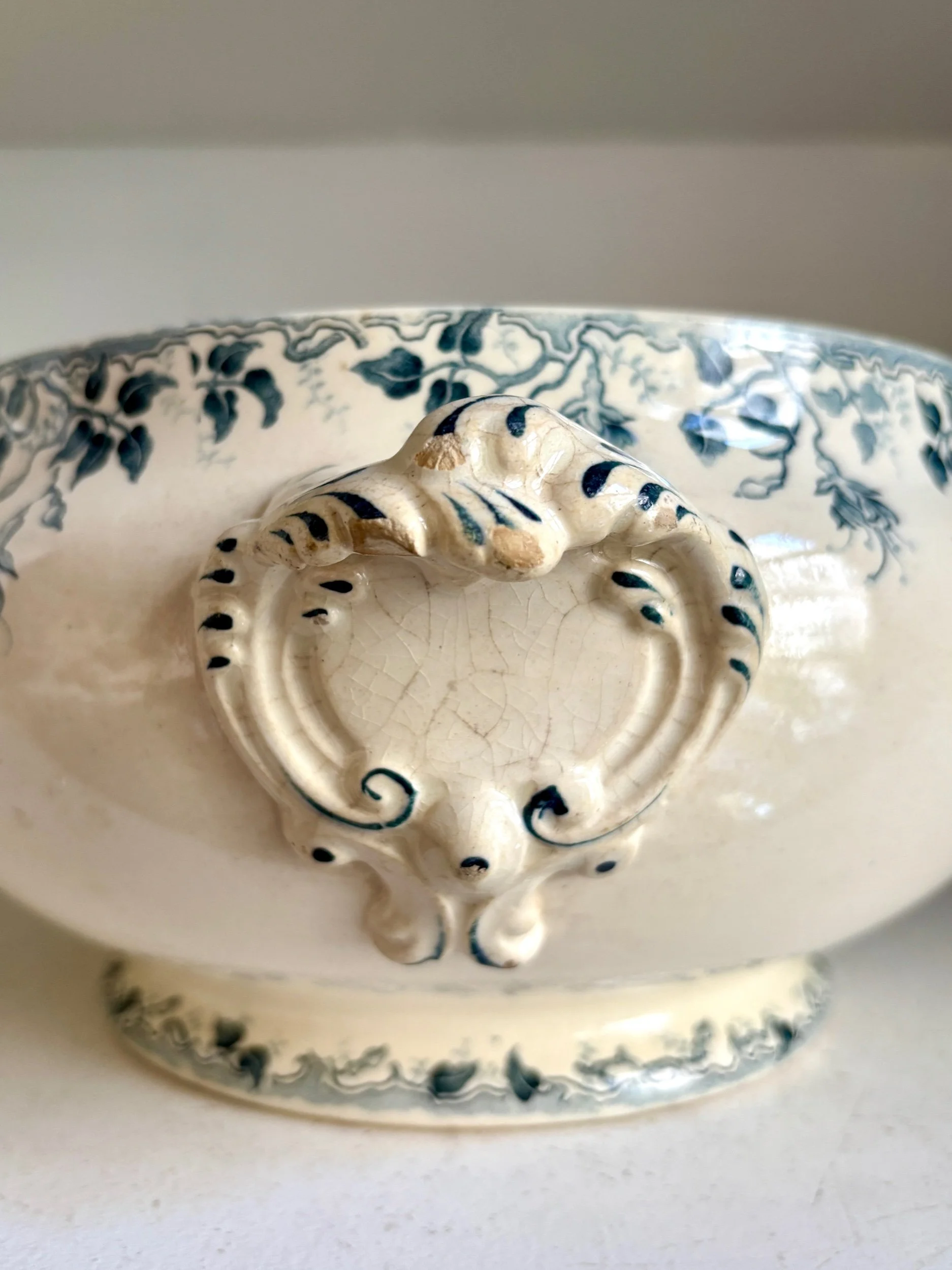 saladier-soupiere-emile-bourgeois-terre-de-fer-bleu-blanc-vaisselle-vintage-axs-design-paris-france