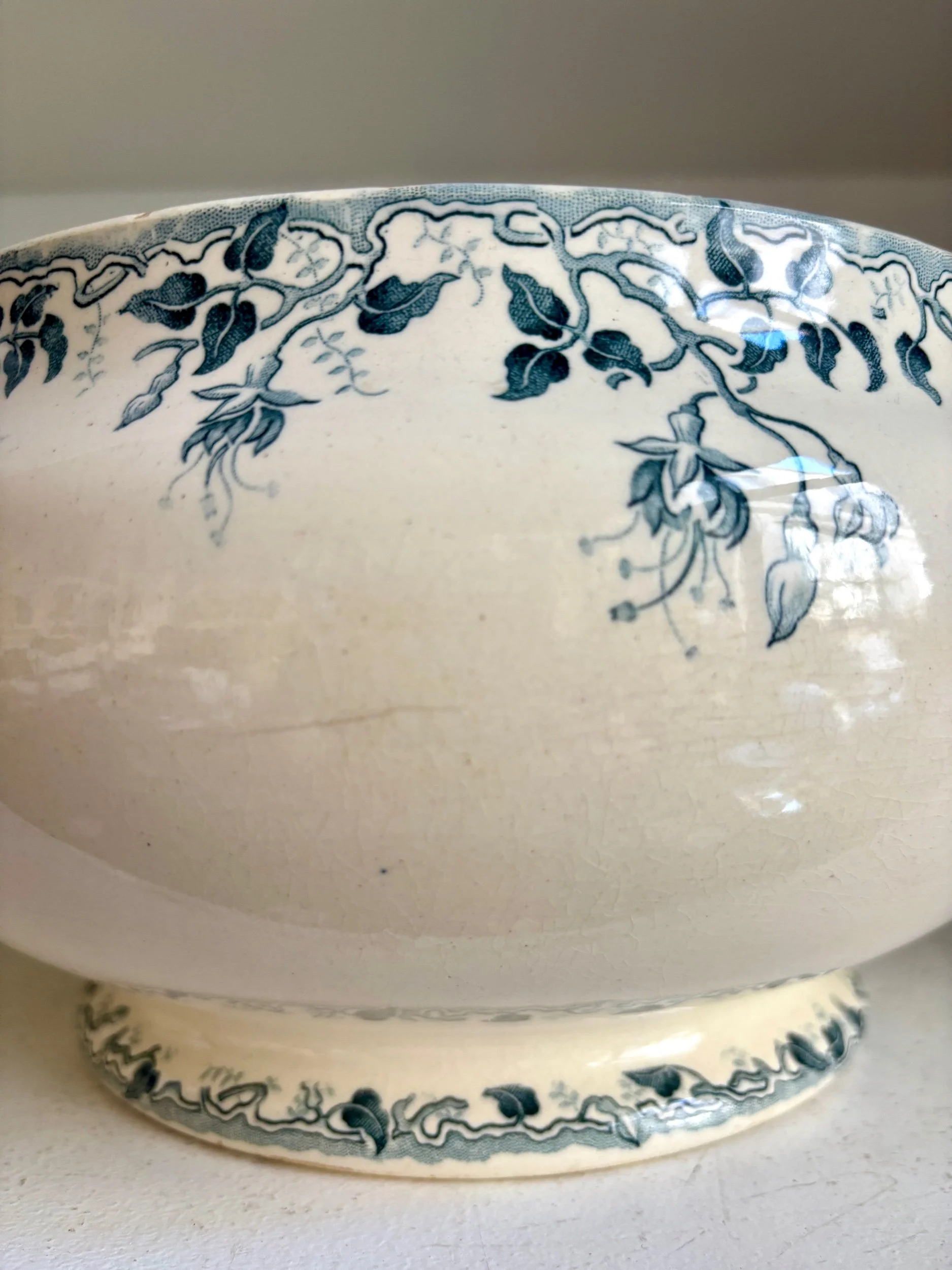 saladier-soupiere-emile-bourgeois-terre-de-fer-bleu-blanc-vaisselle-vintage-axs-design-paris-france