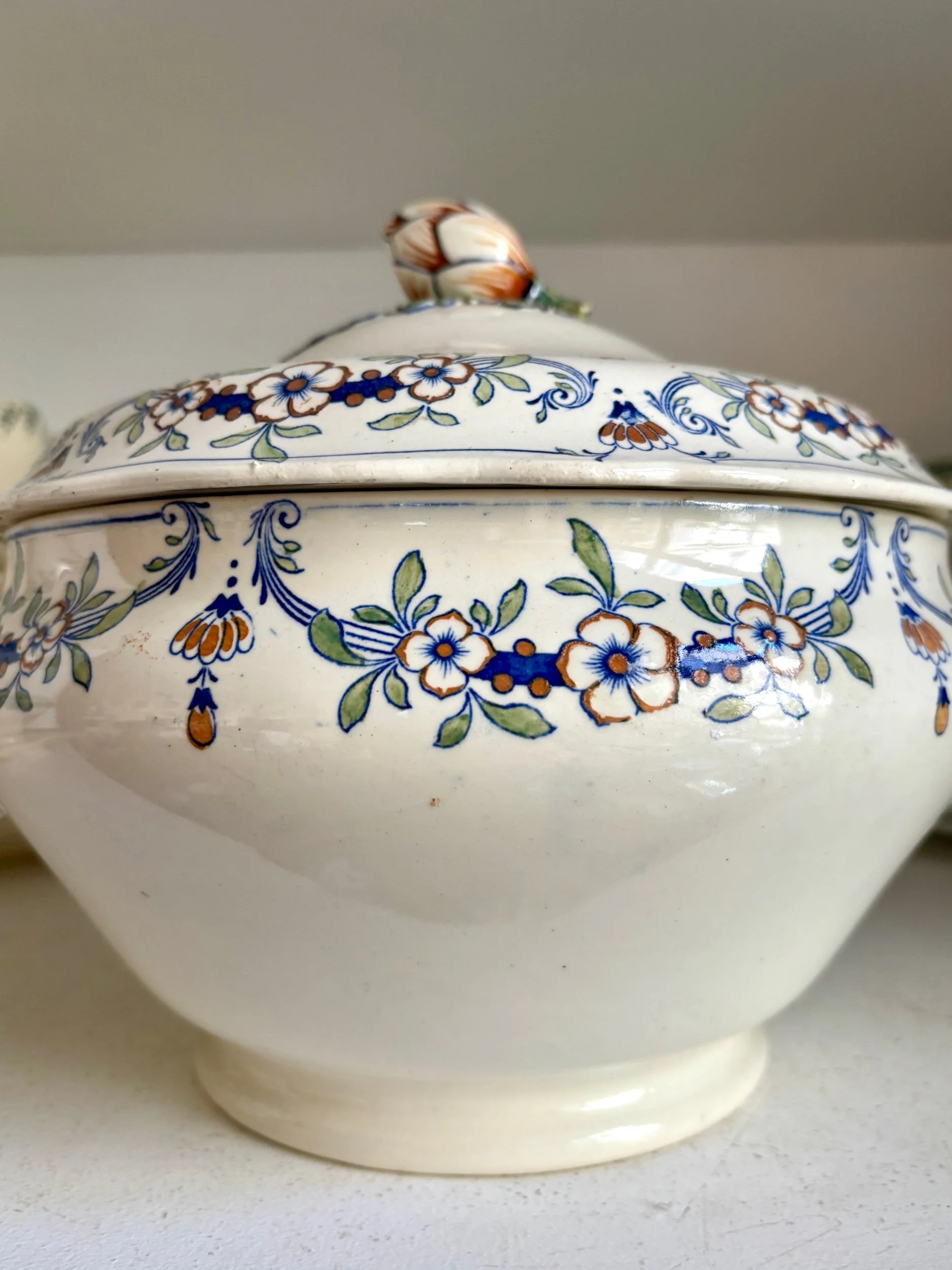soupiere-kg-luneville-quevilly-terre-de-fer-bleu-vert-marron-vaisselle-vintage-axs-design-paris-france