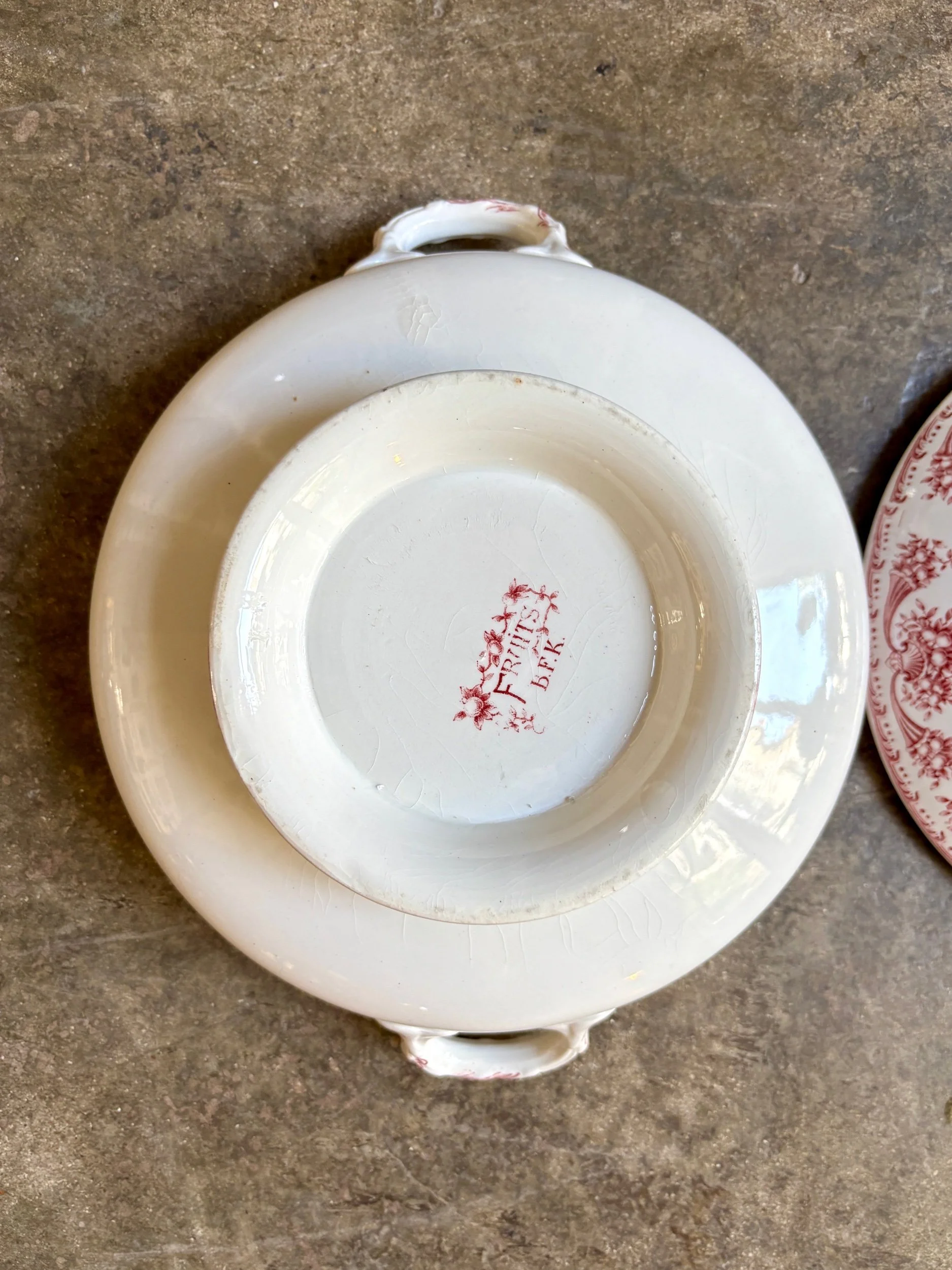 soupiere-bfk-boch-freres-keramis-fruits-terre-de-fer-blanc-rose-vaisselle-vintage-axs-design-paris-france