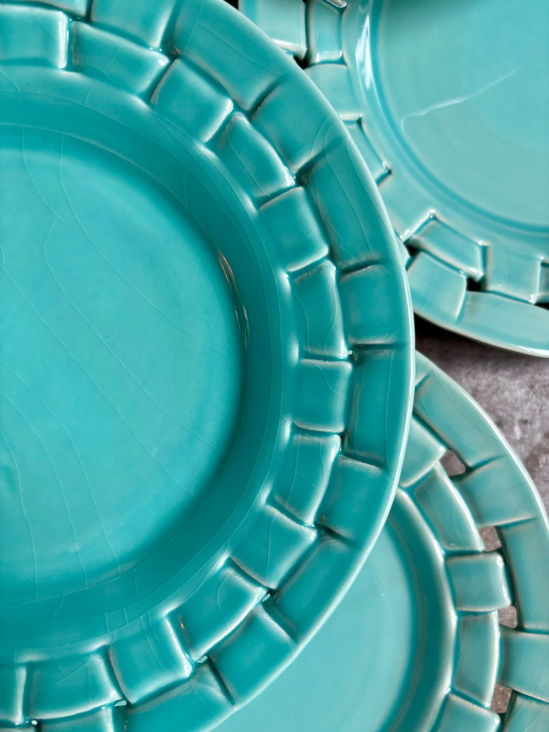 assiettes-dessert-antheor-mac-b-ceramique-tressee-turquoise-vaisselle-vintage-axs-design-paris-france
