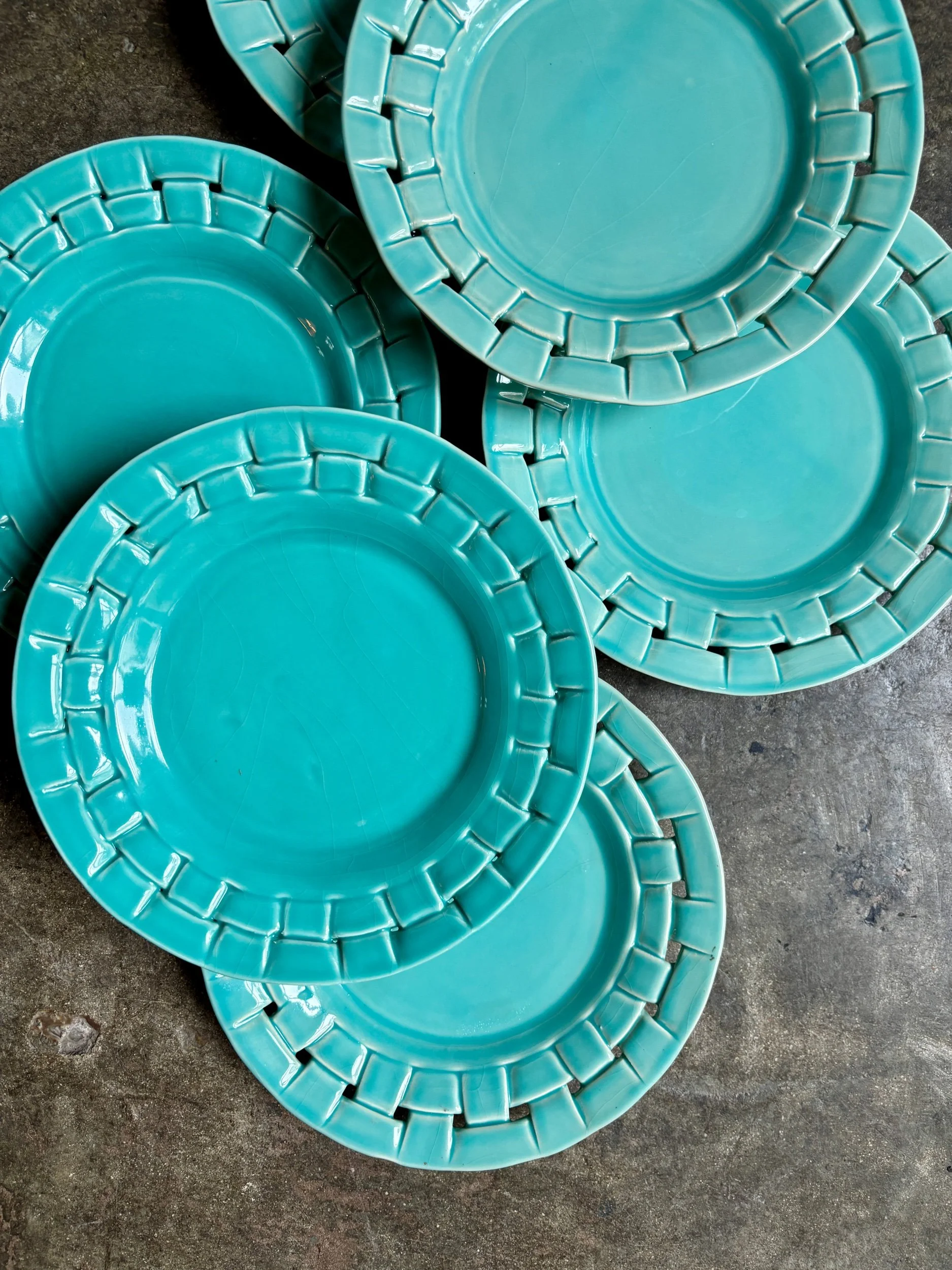 assiettes-dessert-antheor-mac-b-ceramique-tressee-turquoise-vaisselle-vintage-axs-design-paris-france