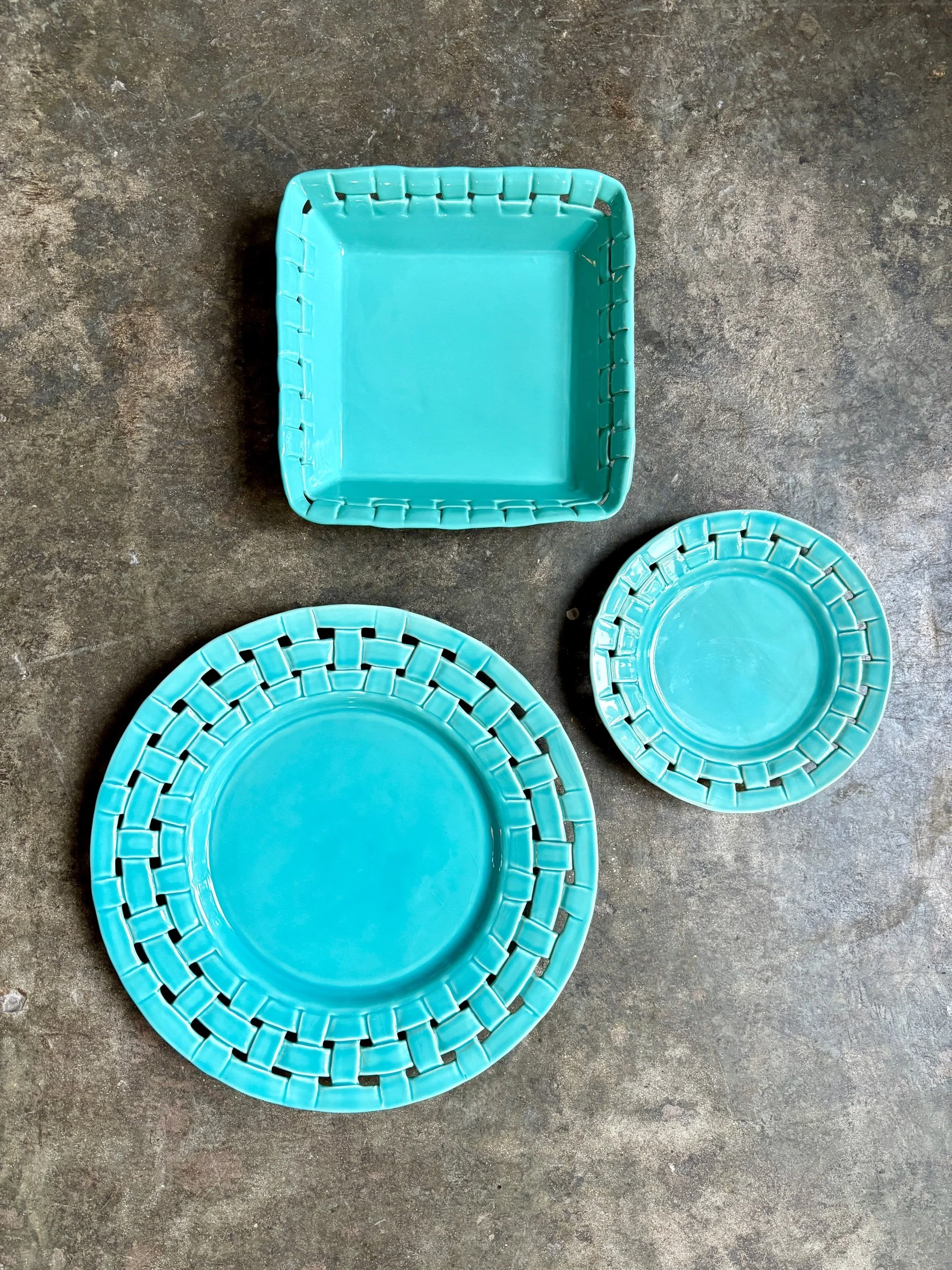 assiette-presentation-plat-antheor-mac-b-ceramique-tressee-turquoise-vaisselle-vintage-axs-design-paris-france