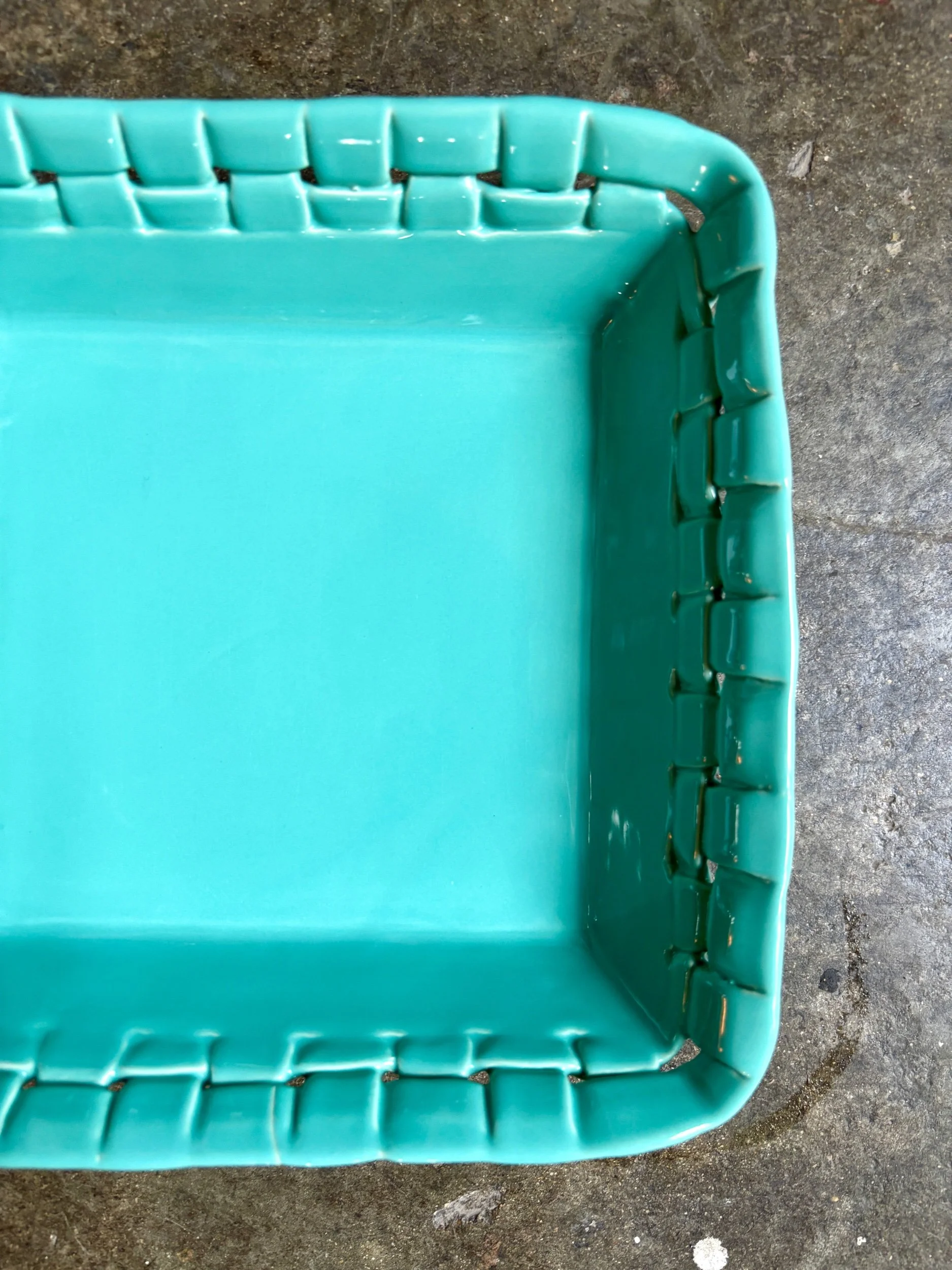 plat-coupe-antheor-mac-b-ceramique-tressee-turquoise-vaisselle-vintage-axs-design-paris-france