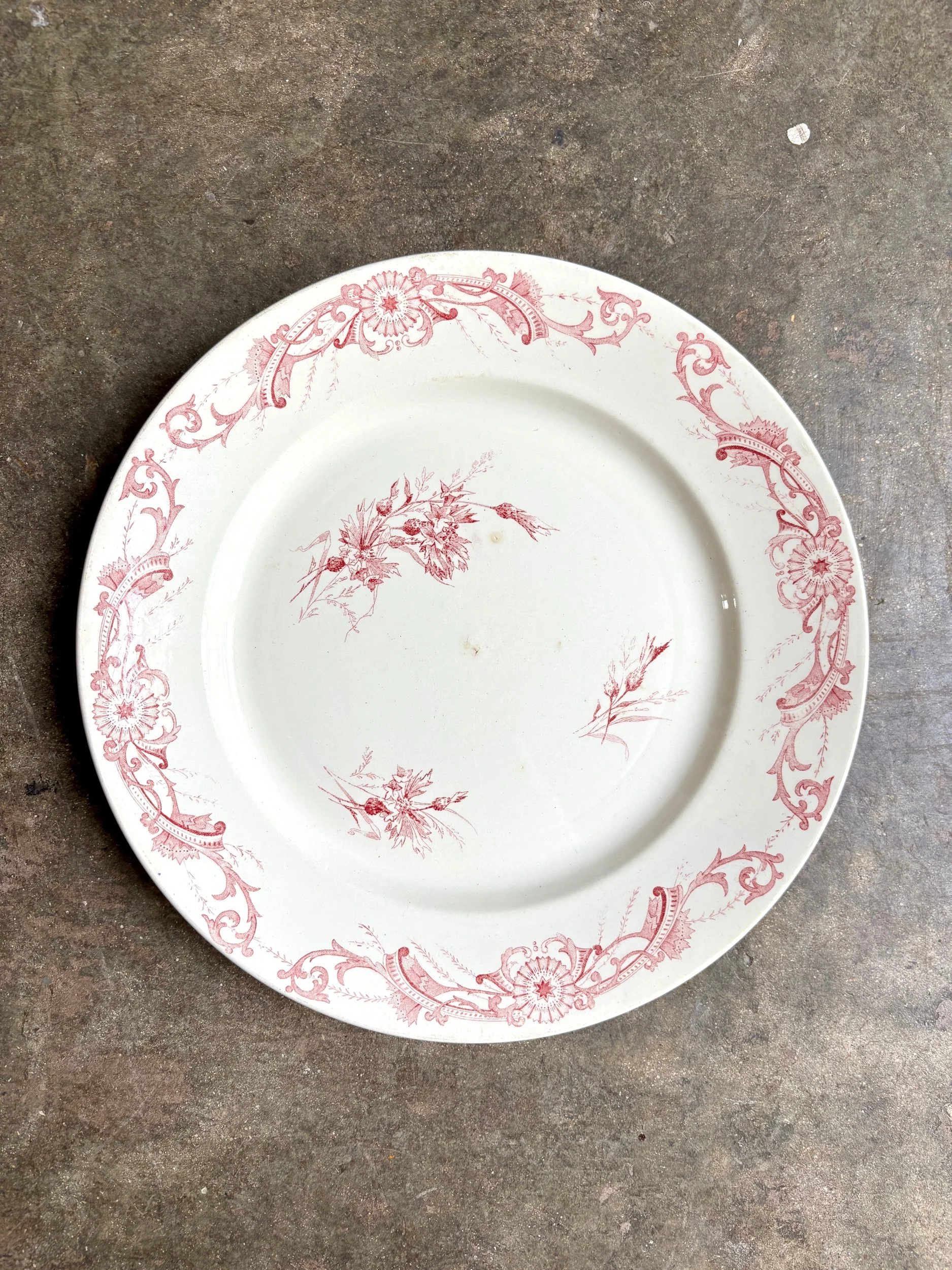 plat-rond-creil-montereau-centauree-terre-fer-blanc-rose-vaisselle-vintage-axs-design-paris-france