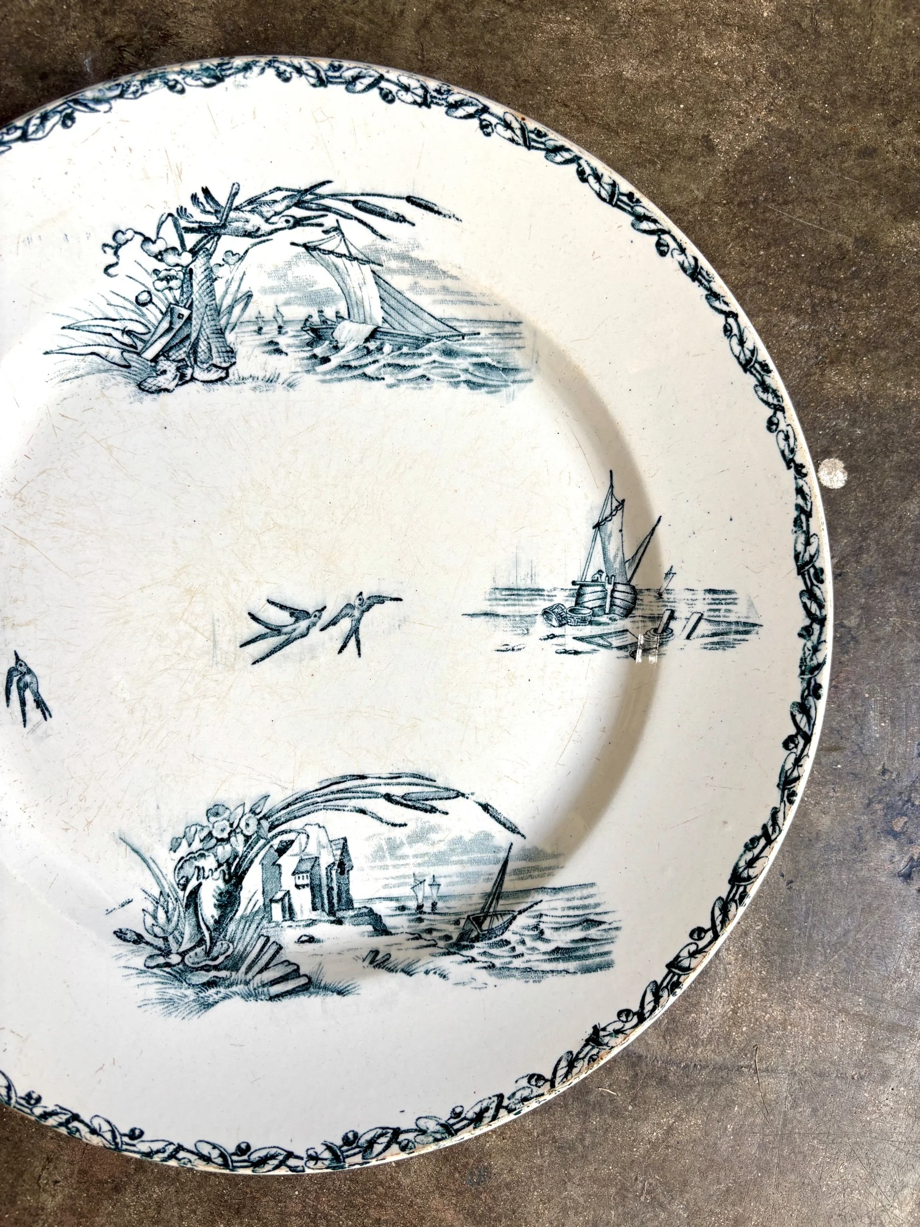 plat-rond-creil-montereau-marine-terre-de-fer-blanc-bleu-vaisselle-vintage-axs-design-paris-france