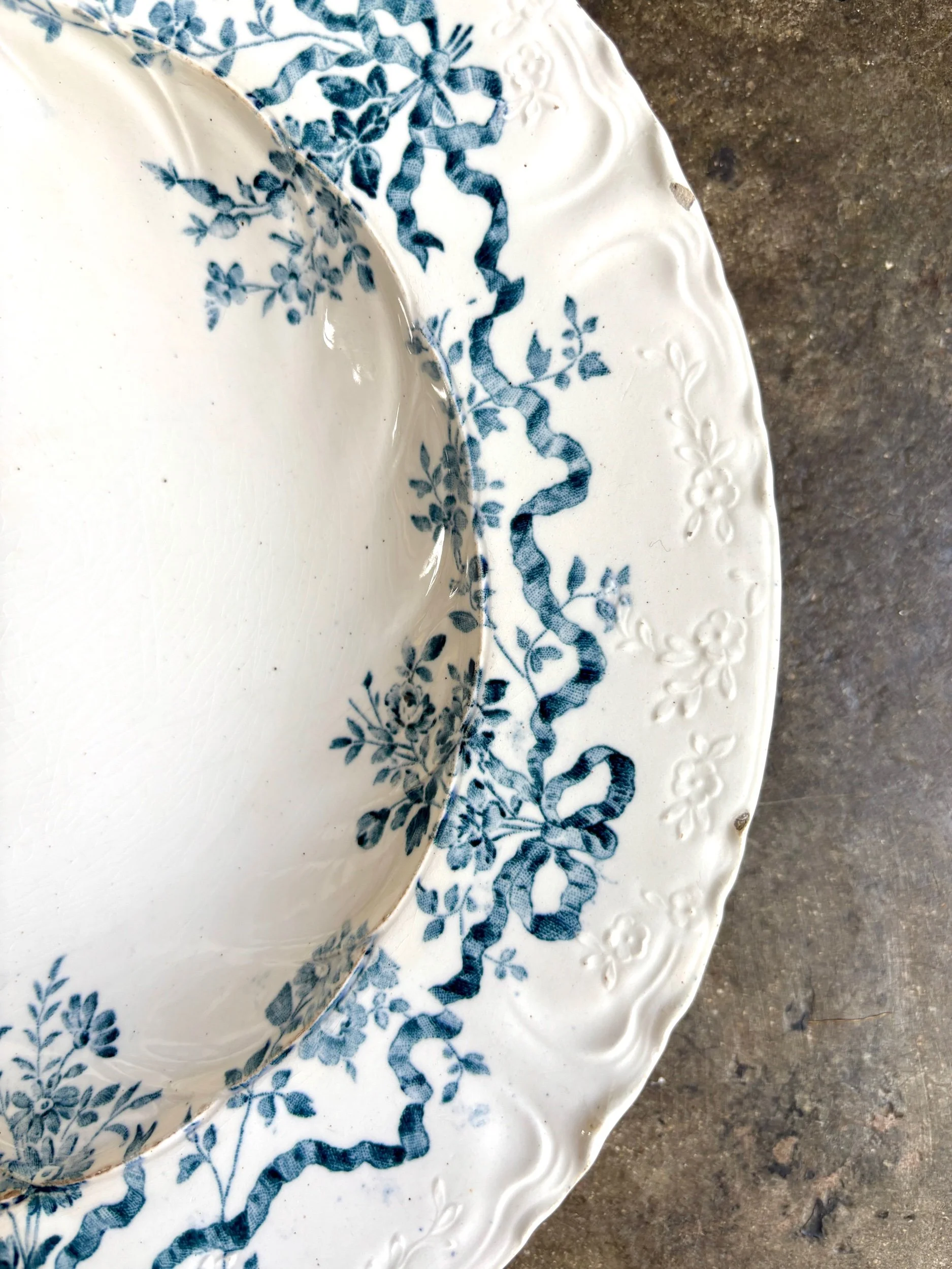 plat-rond-creux-longwy-manon-terre-de-fer-blanc-bleu-vaisselle-vintage-axs-design-paris-france
