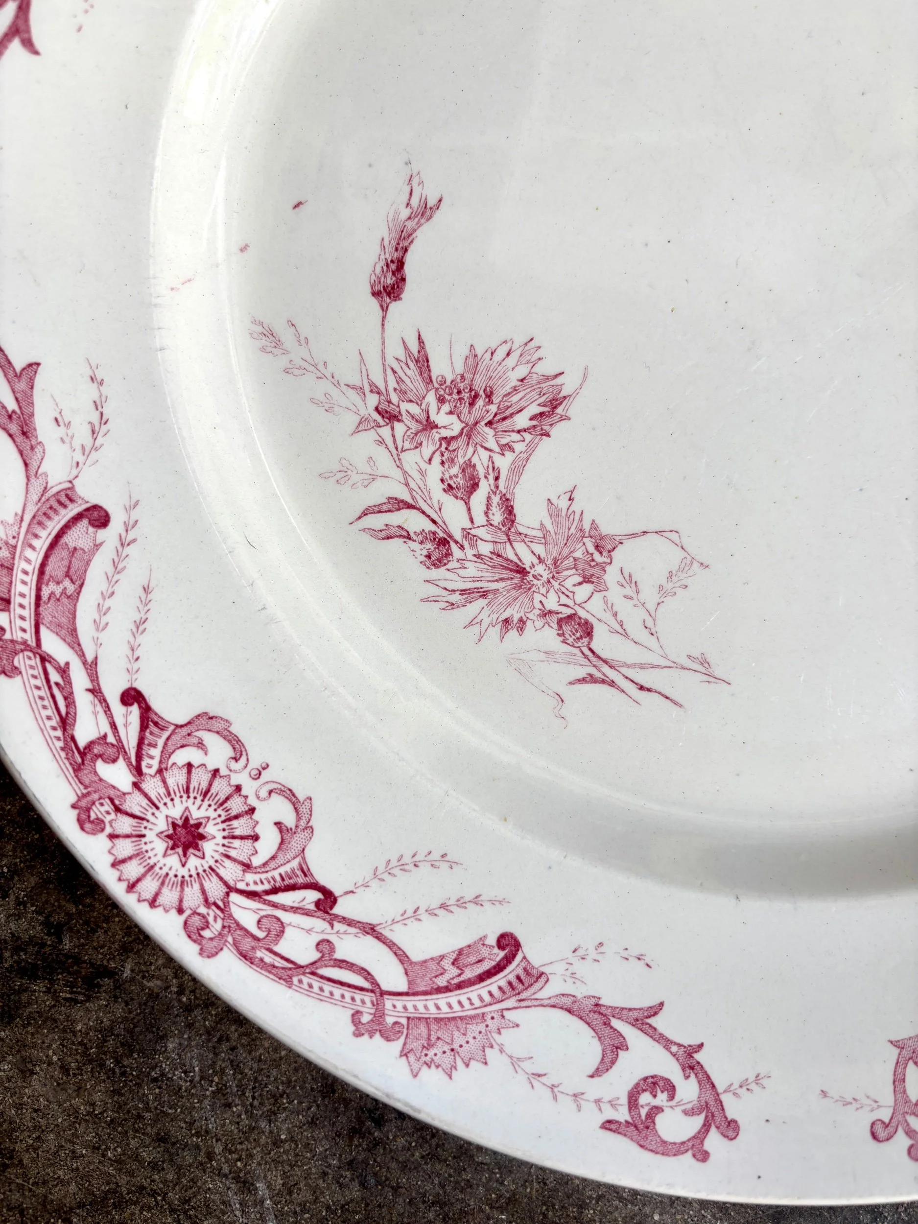 plat-rond-creil-montereau-centauree-rose-terre-fer-vaisselle-vintage-axs-design-paris-france