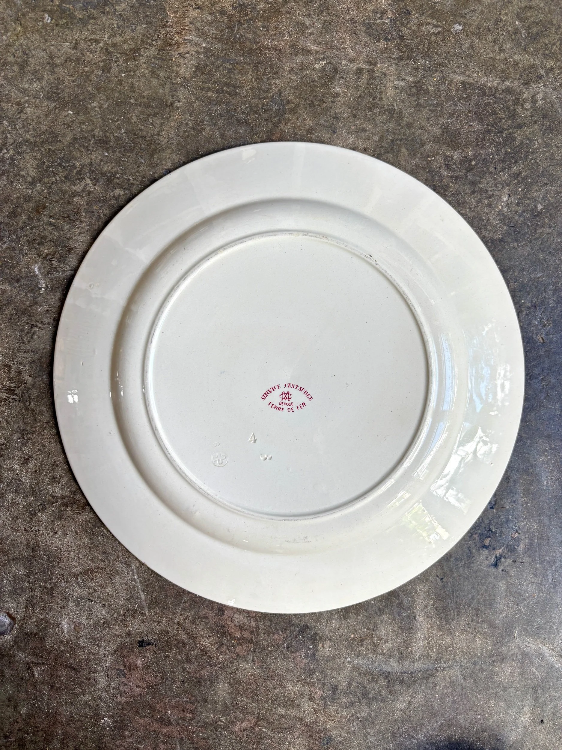 plat-rond-creil-montereau-centauree-rose-terre-fer-vaisselle-vintage-axs-design-paris-france