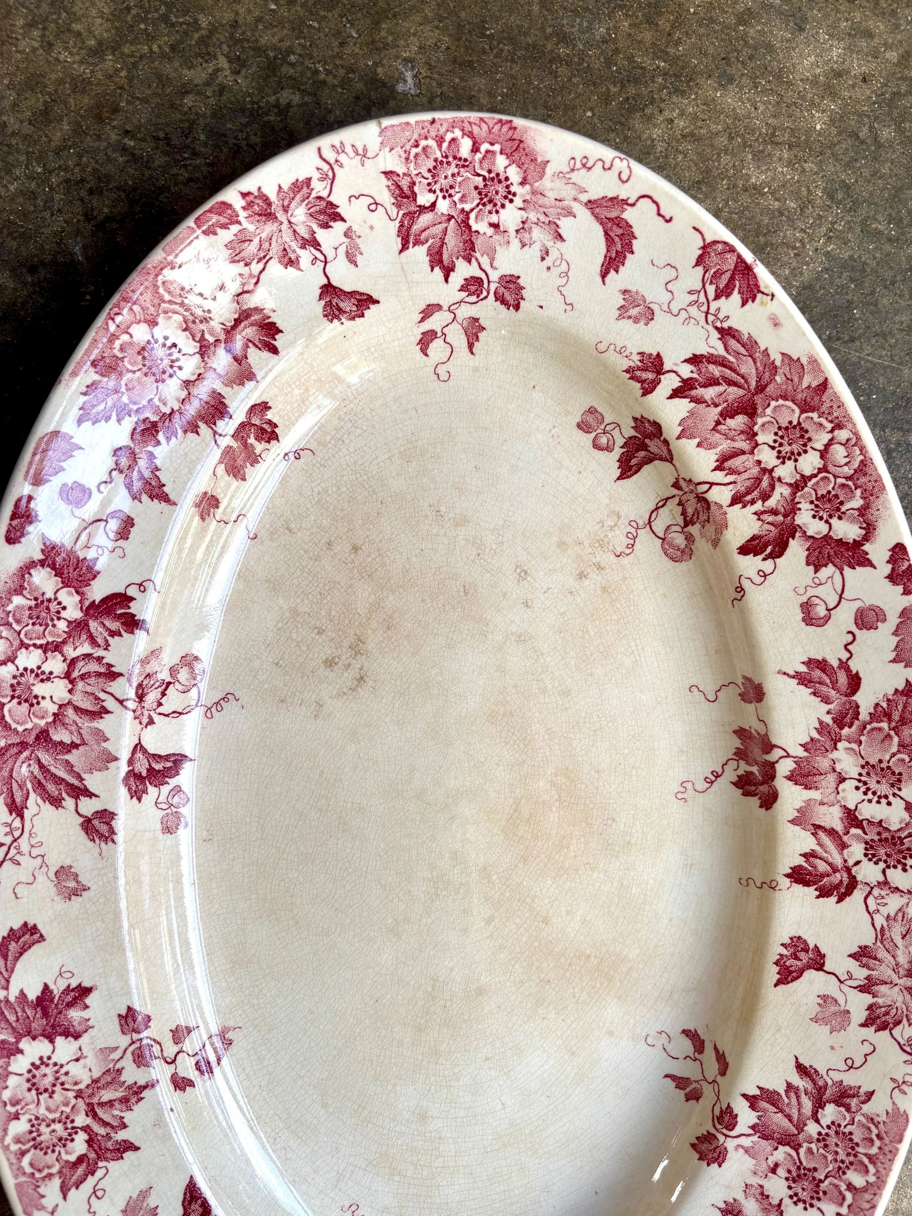 Plat-ovale-saint-amand-hamage-terre-de-fer-beige-rose-vaisselle-vintage-axs-design-paris-france