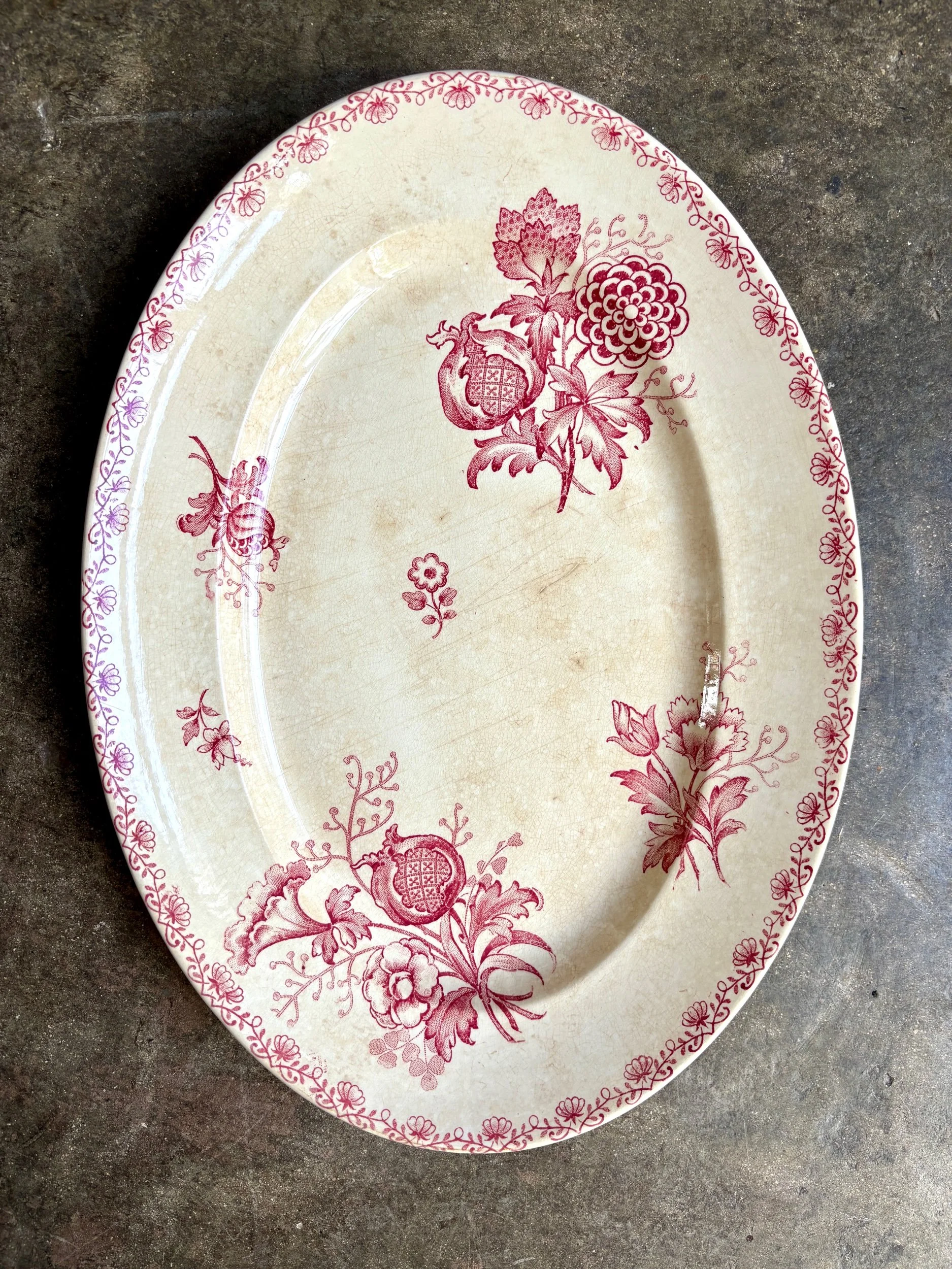 plat-ovale-sarreguemines-alma-terre-de-fer-blanc-rose-vaisselle-vintage-axs-design-paris-france