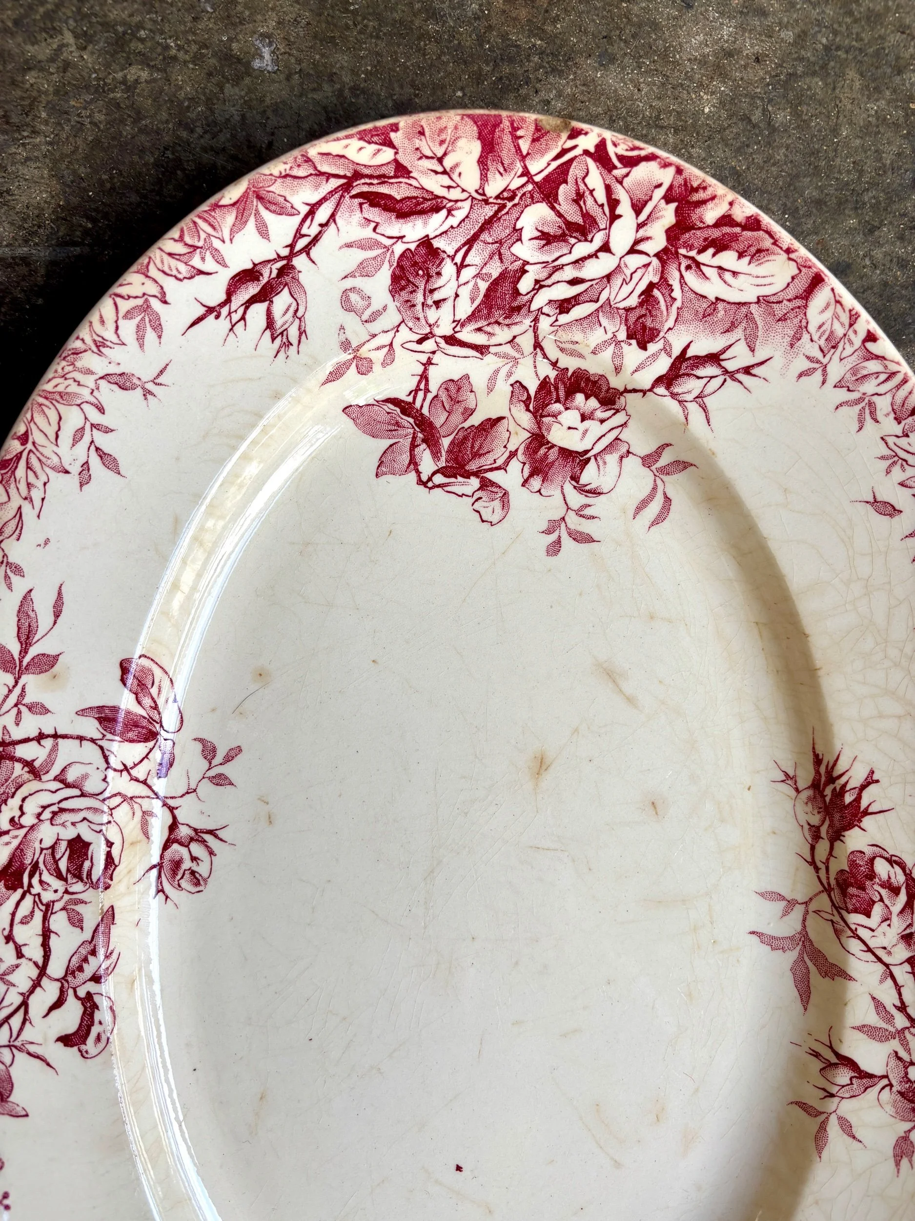plat-ovale-gien-floreal-terre-de-fer-blanc-rose-vaisselle-vintage-axs-design-paris-france