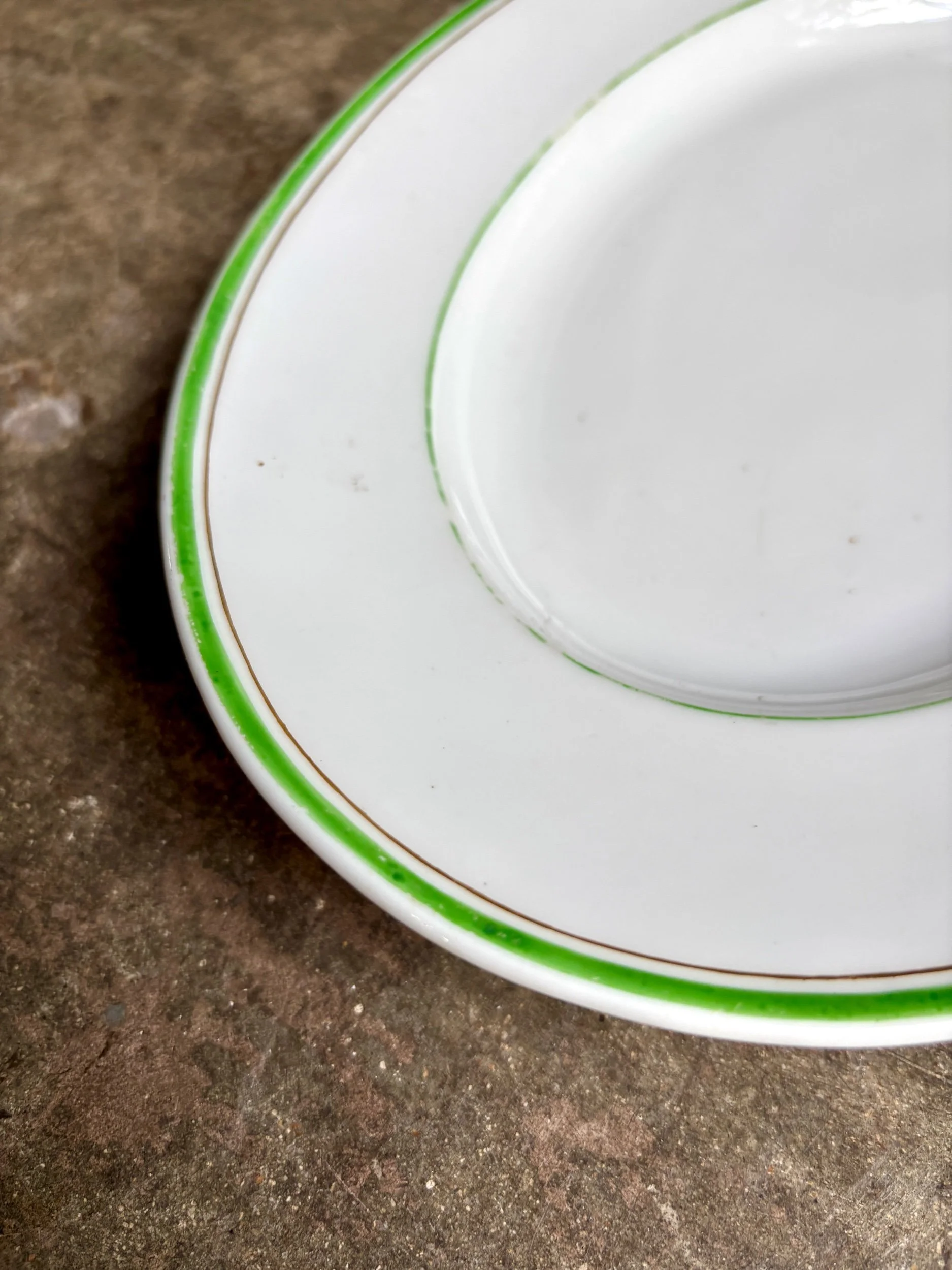 plat-ovale-porcelaine-blanc-vert-dore-vaisselle-vintage-axs-design-paris-france