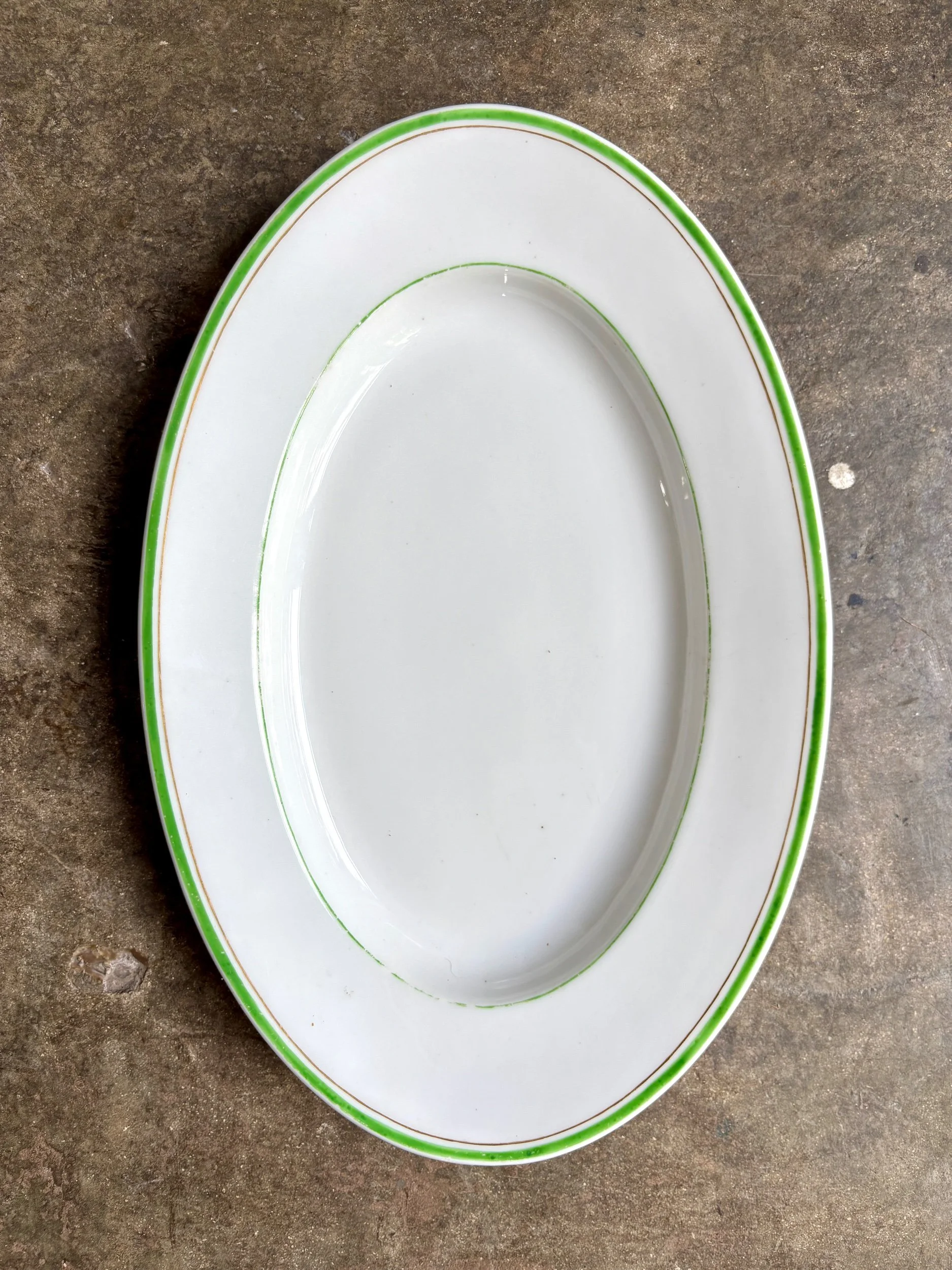 plat-ovale-porcelaine-blanc-vert-dore-vaisselle-vintage-axs-design-paris-france