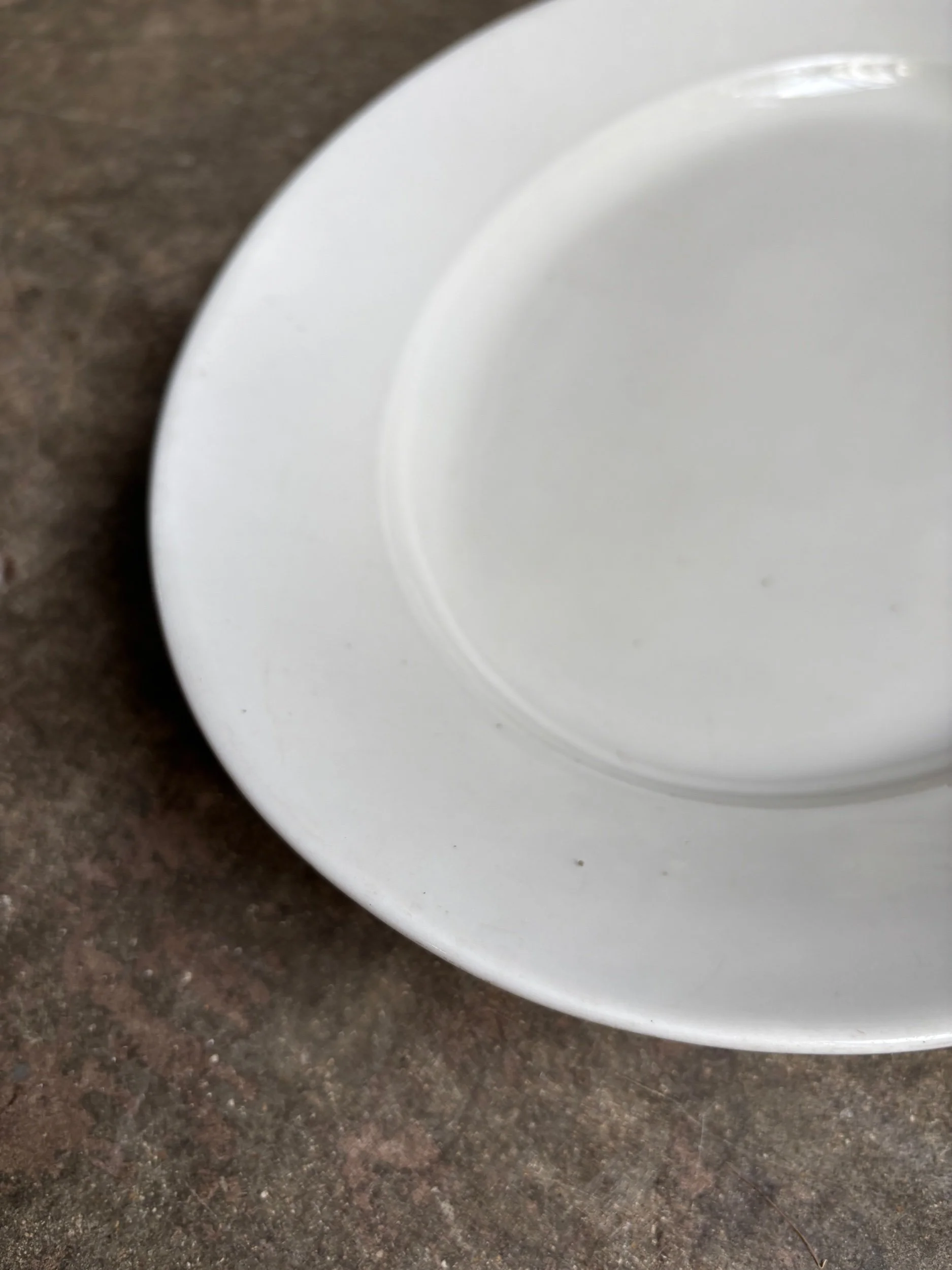 plat-ovale-terre-de-fer-blanc-vaisselle-vintage-axs-design-paris-france