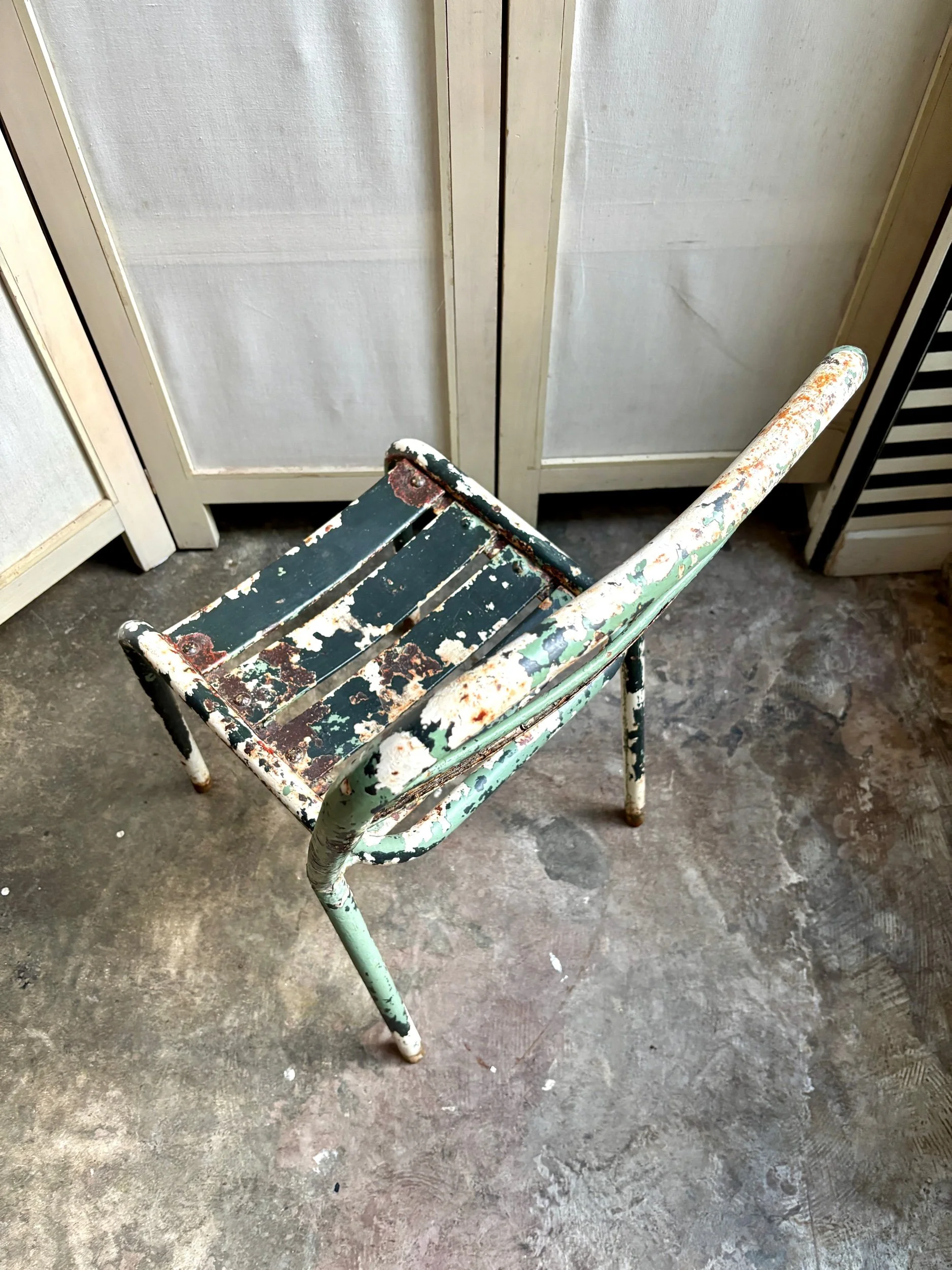 chaise-jardin-tolix-metal-vert-blanc-assise-vintage-axs-design-paris-france-4