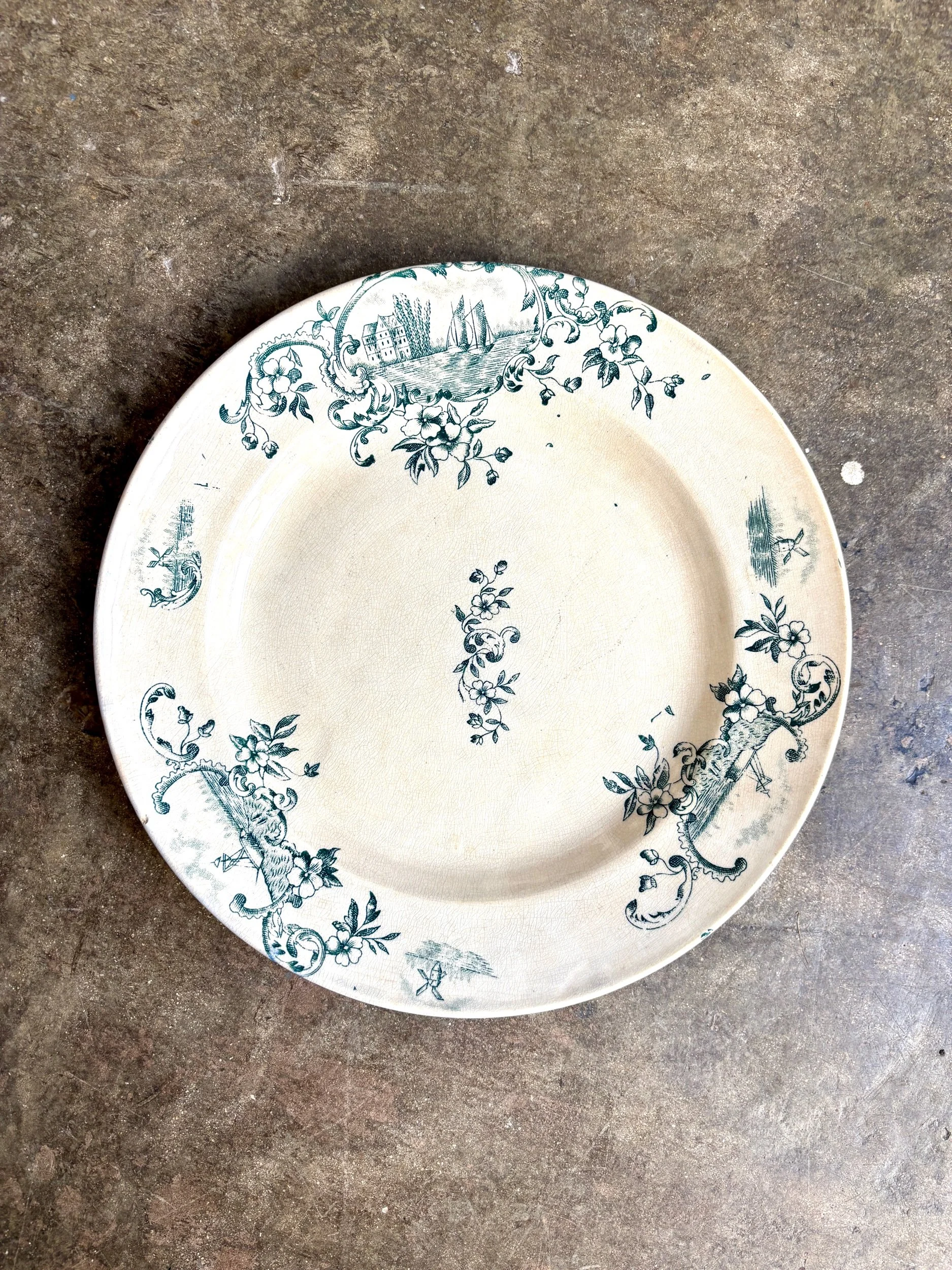 plat-rond-terre-de-fer-beige-bleu-vaisselle-vintage-axs-design-paris-france