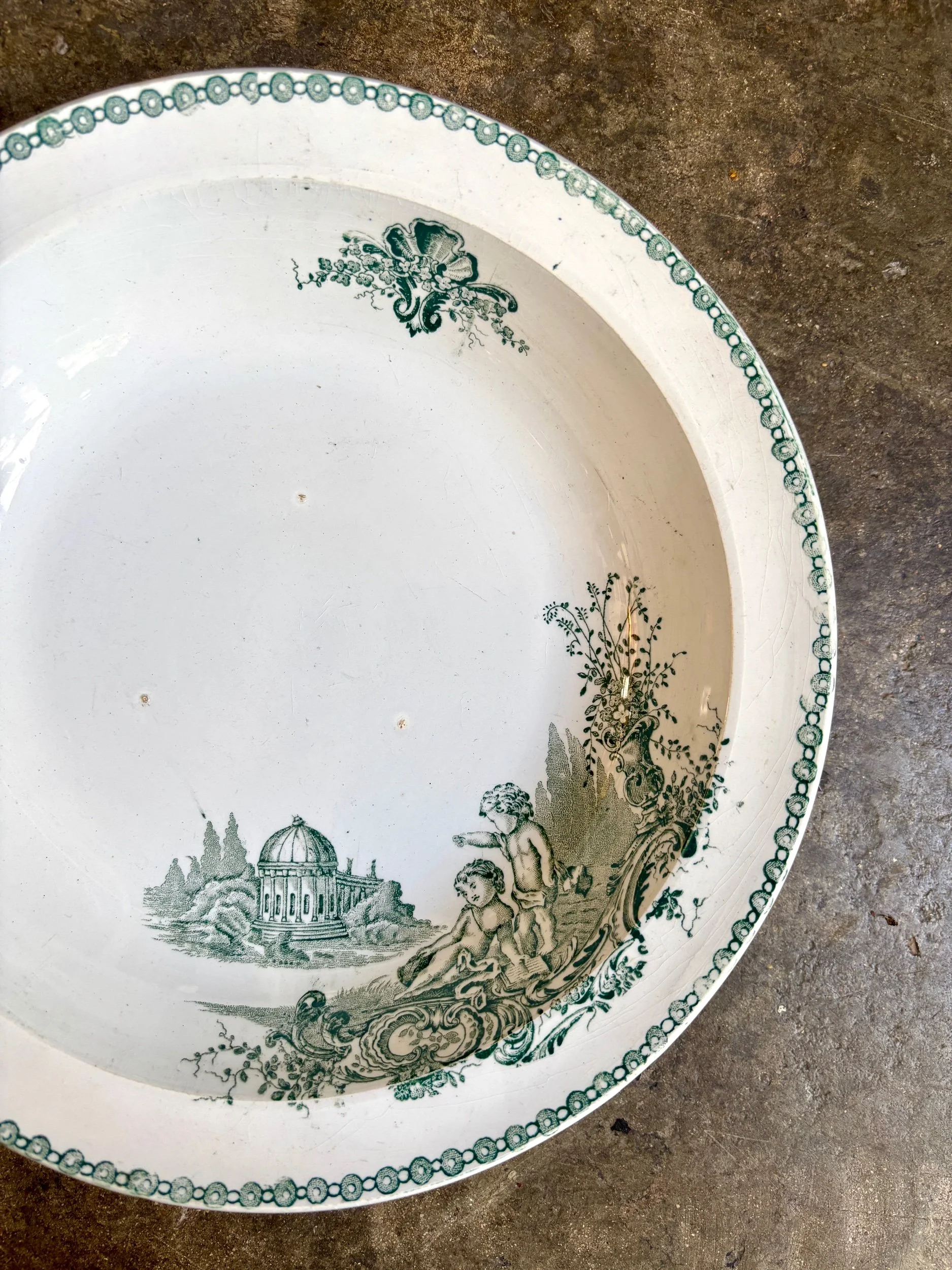 plat-rond-creux-terre-de-fer-blanc-vert-vaisselle-vintage-axs-design-paris-france